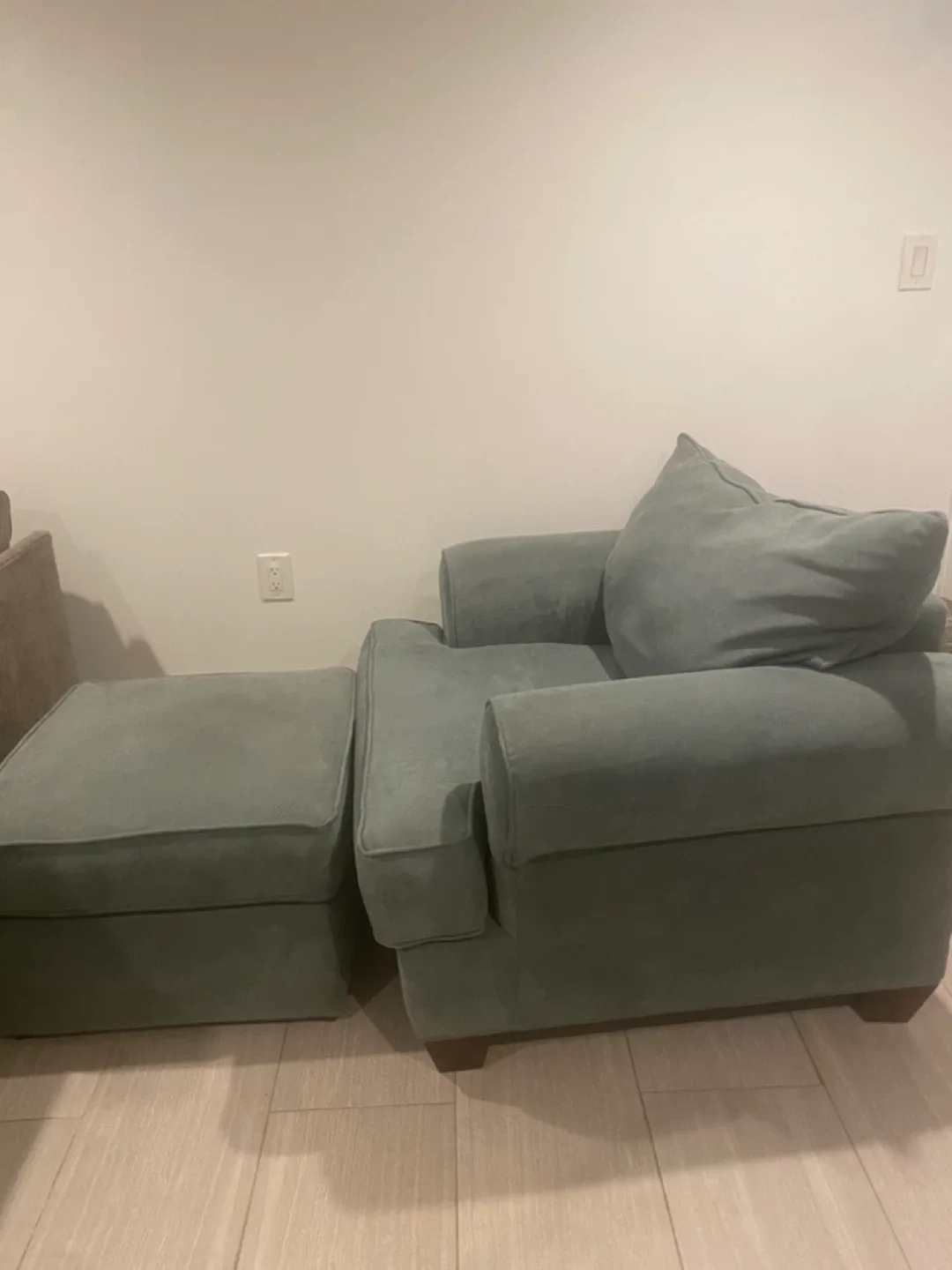 Comfortable Armchair with Ottoman - Light Green image indicator(3)