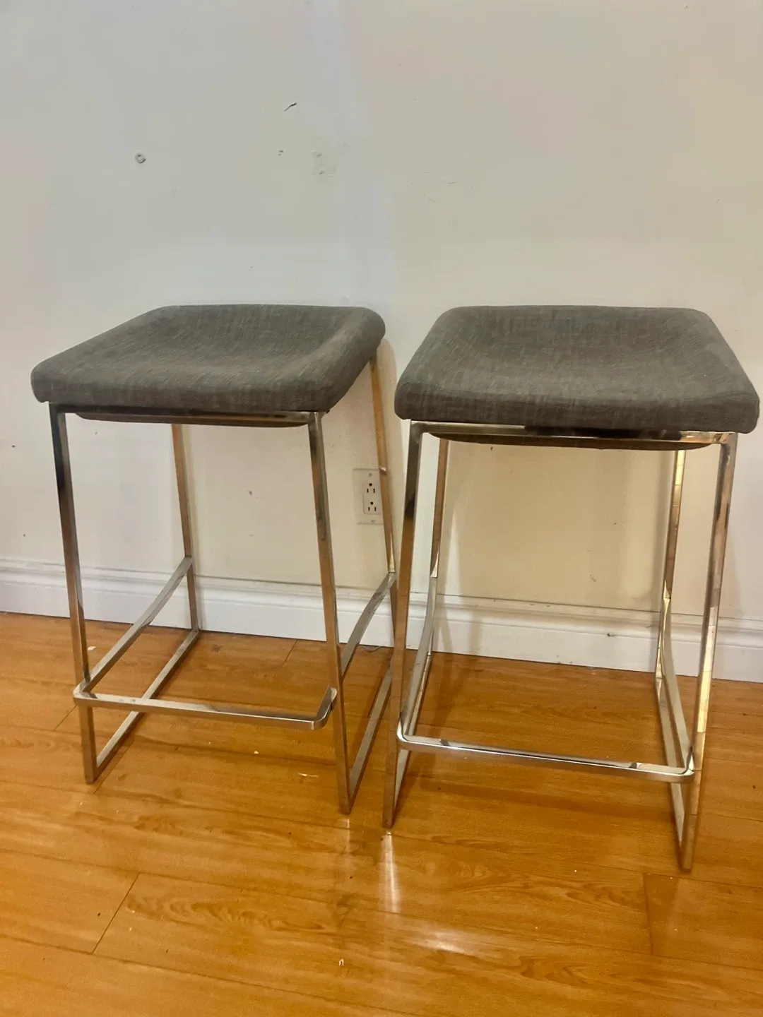 Structure Set of 2 Grey Bar Stools