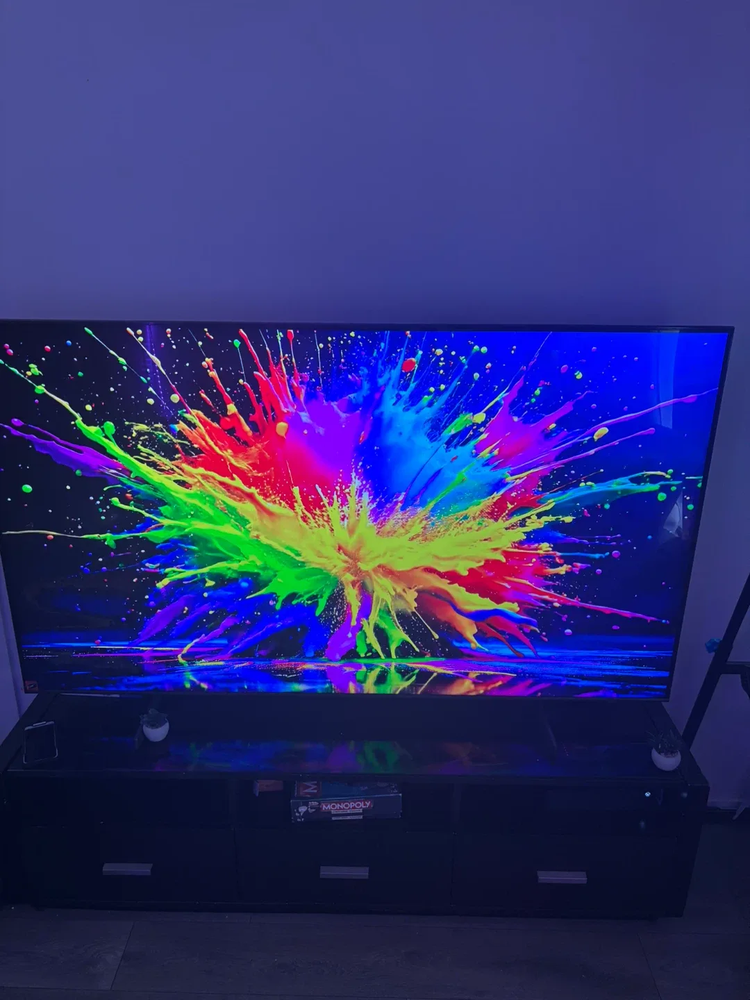 75” TV, Xbox 1 X, Couch, Queen size bed. image indicator(5)