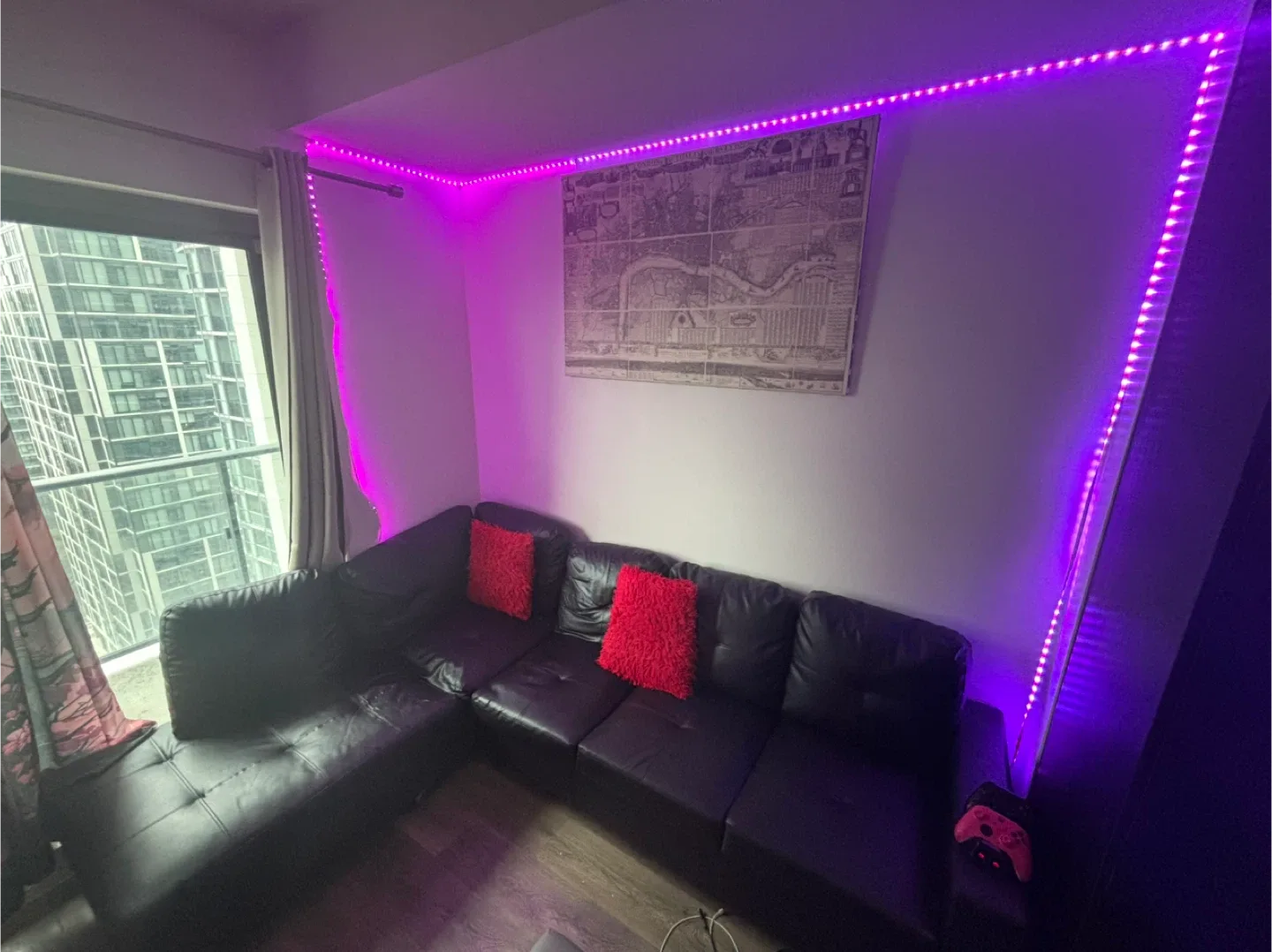 75” TV, Xbox 1 X, Couch, Queen size bed. image indicator(6)