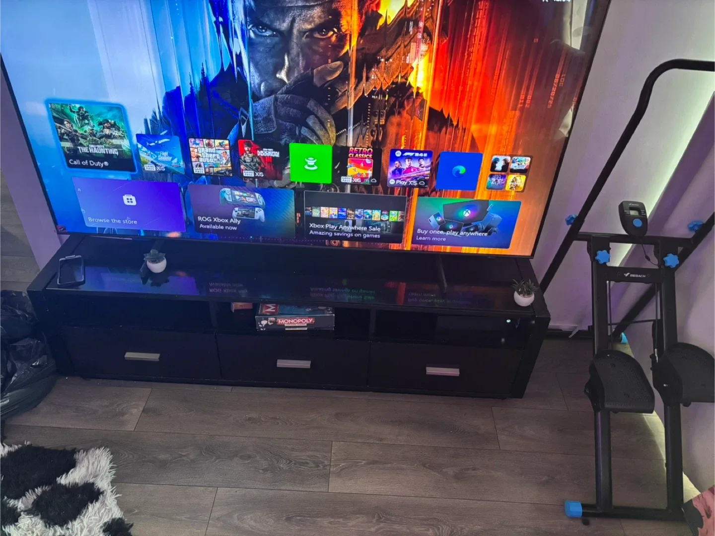 75” TV, Xbox 1 X, Couch, Queen size bed. image indicator(4)