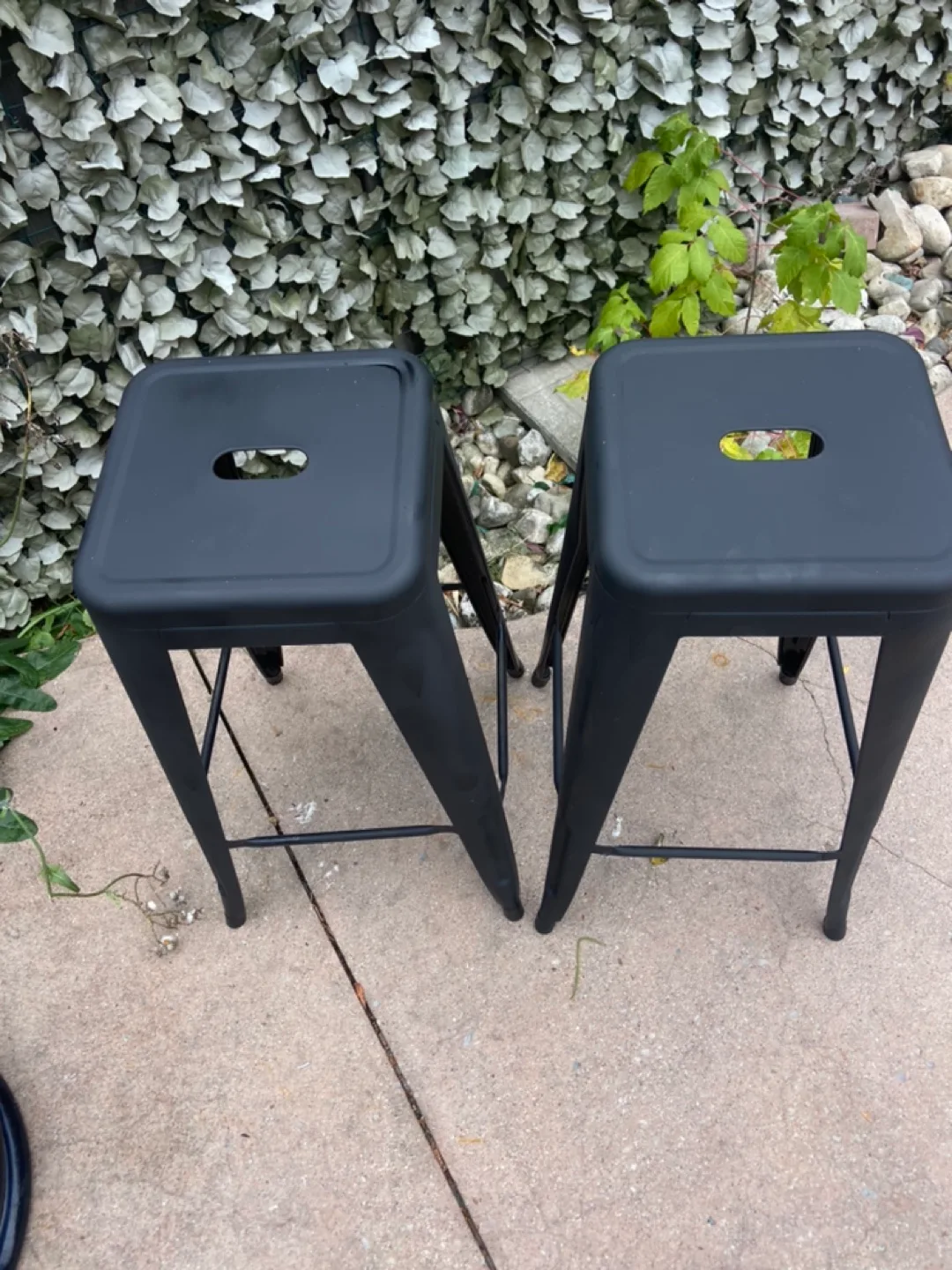 Set of 2 Black Metal Bar Stools image indicator(2)
