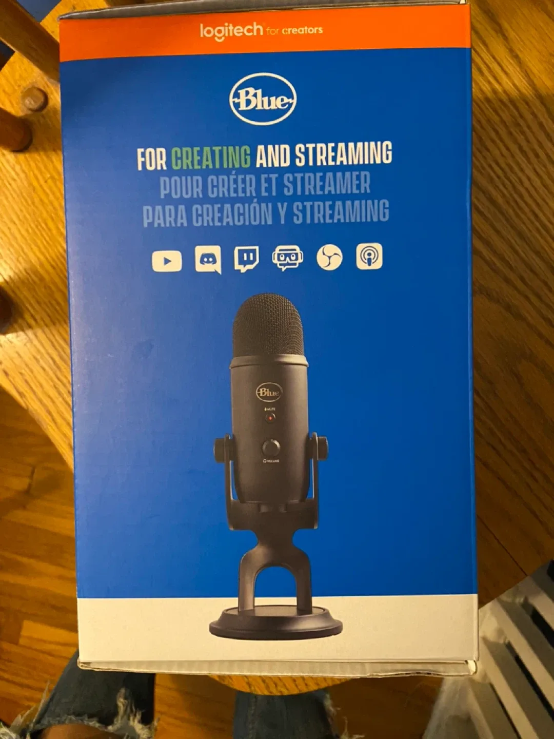 Blue Yeti USB Microphone - Like New! image indicator(2)