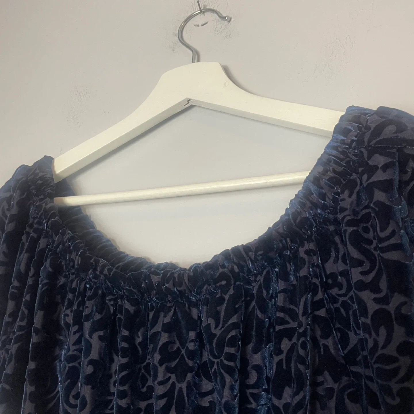 Hollister Navy Velvet Off-the-Shoulder Top Blouse Size Small image indicator(3)