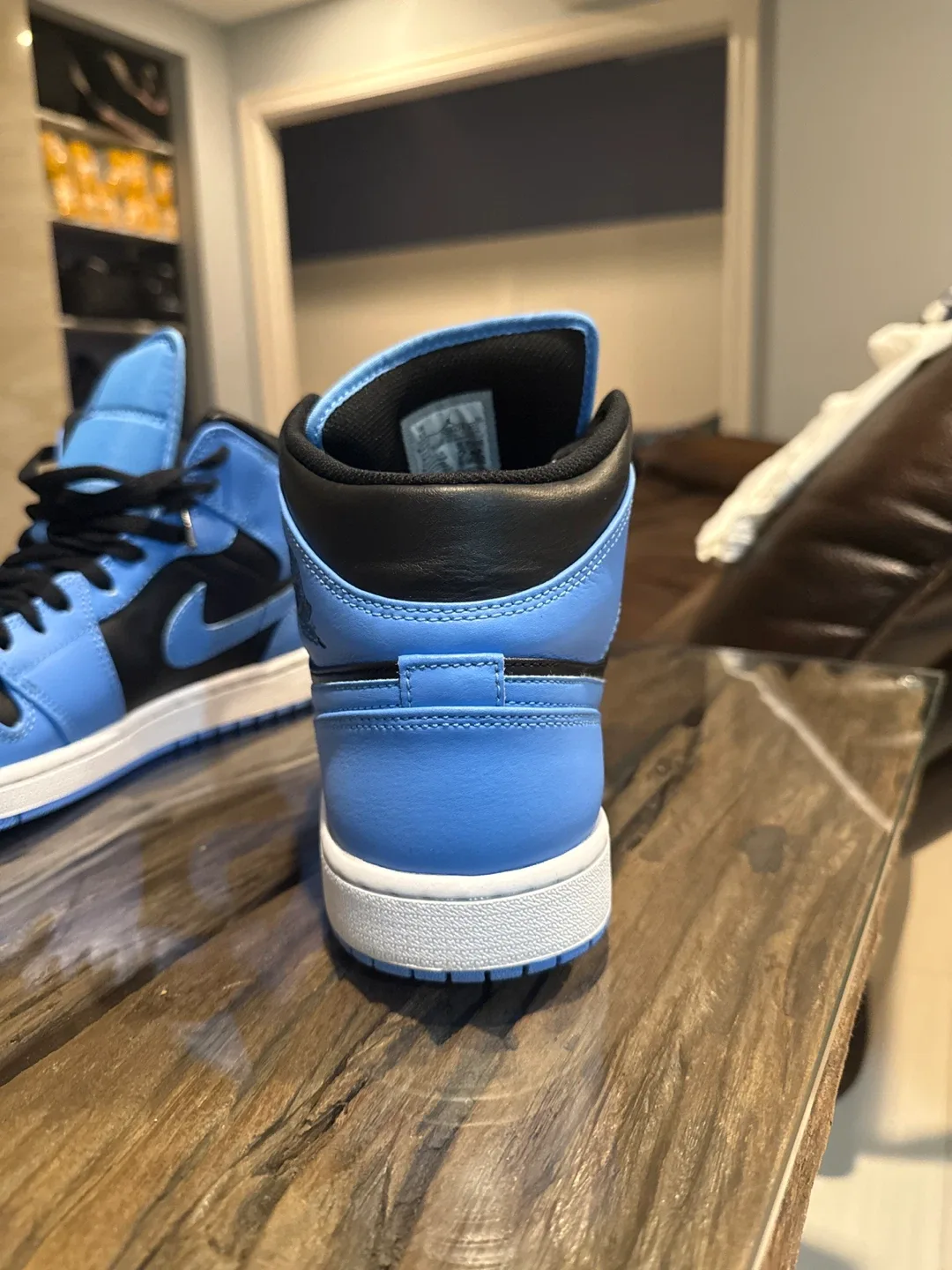 Air Jordan 1 Mid University Blue - Size 9.5 image indicator(3)