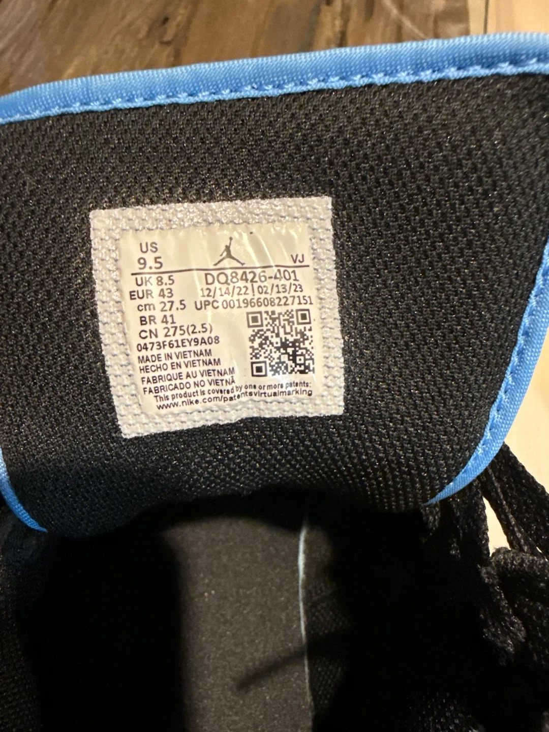 Air Jordan 1 Mid University Blue - Size 9.5 image indicator(5)