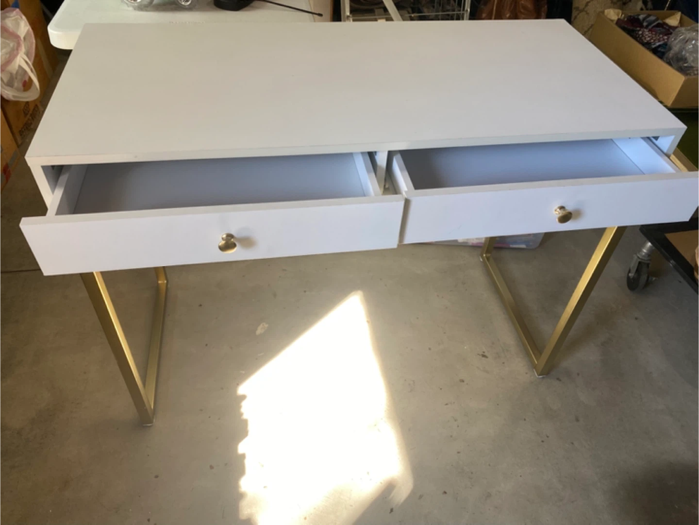 White & Gold Accent Desk - photo 2
