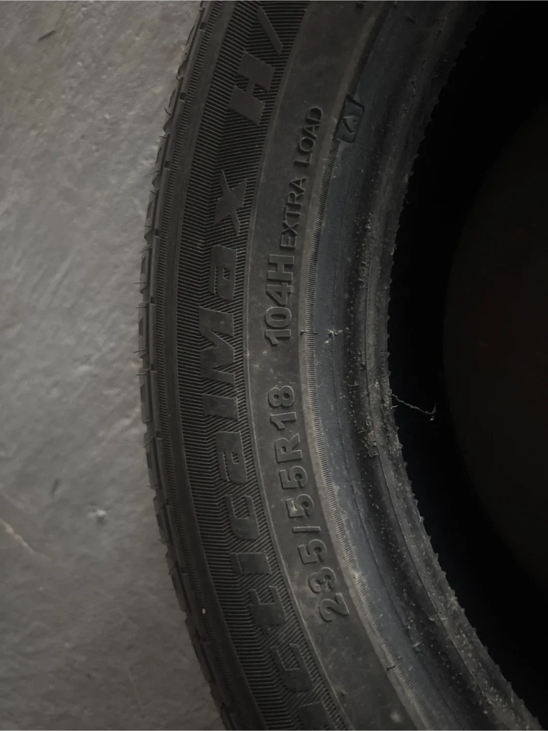 Set of 4 Yokohama IceGuard iG53 Winter Tires 235/55R18 image indicator(2)