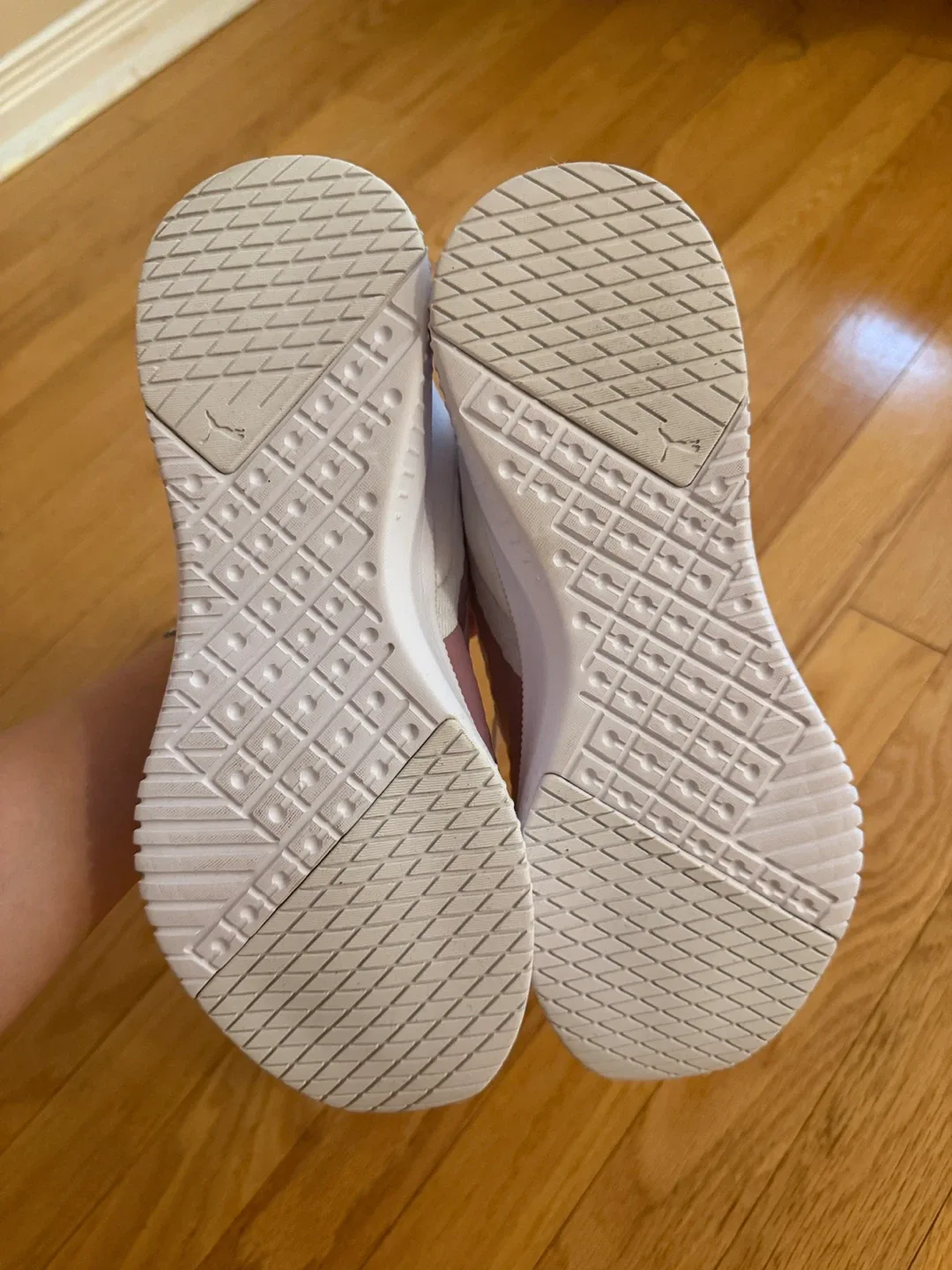 Puma women SoftFoam White Sneakers size 8 image indicator(4)