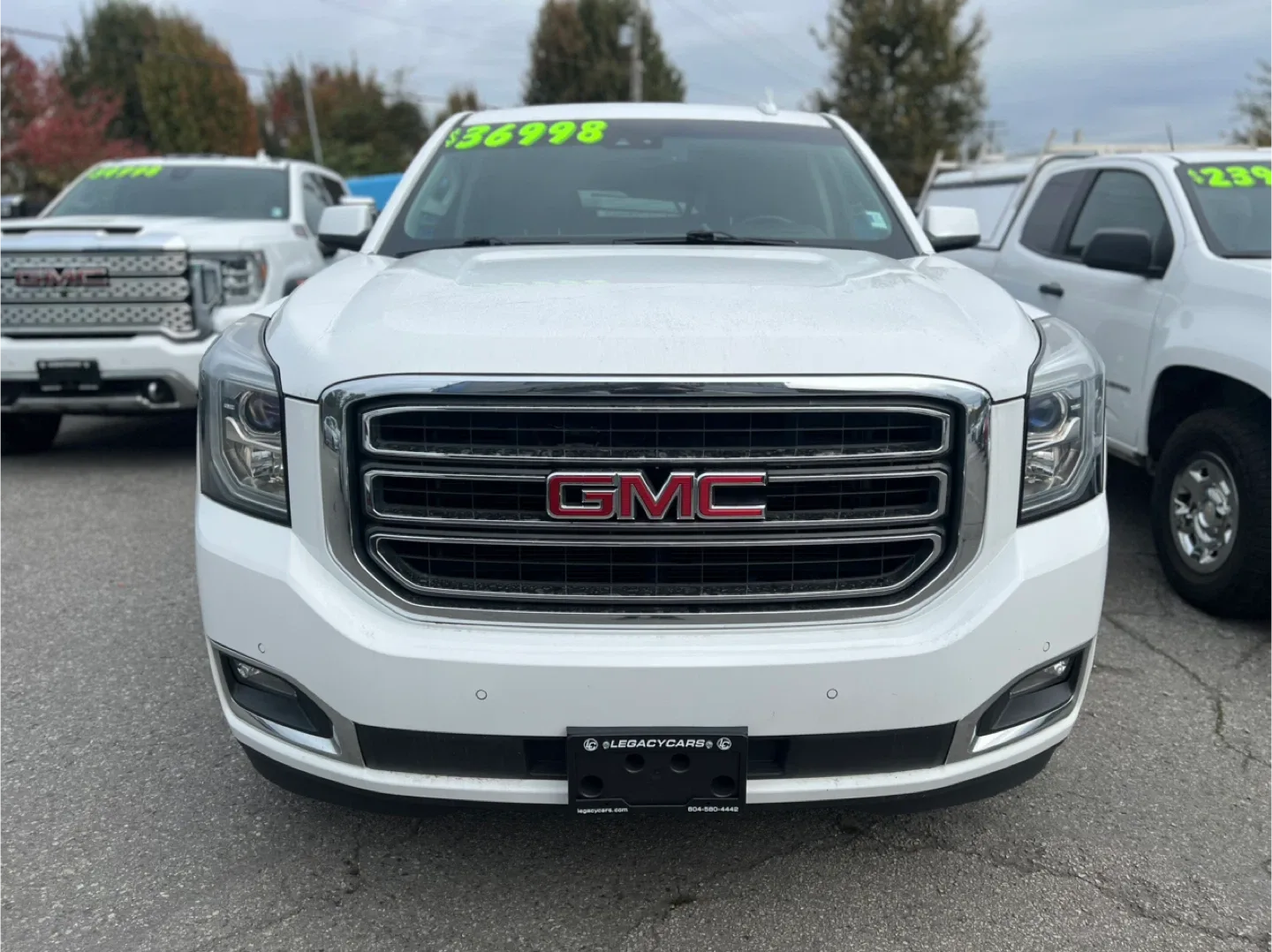 White GMC Yukon XL
