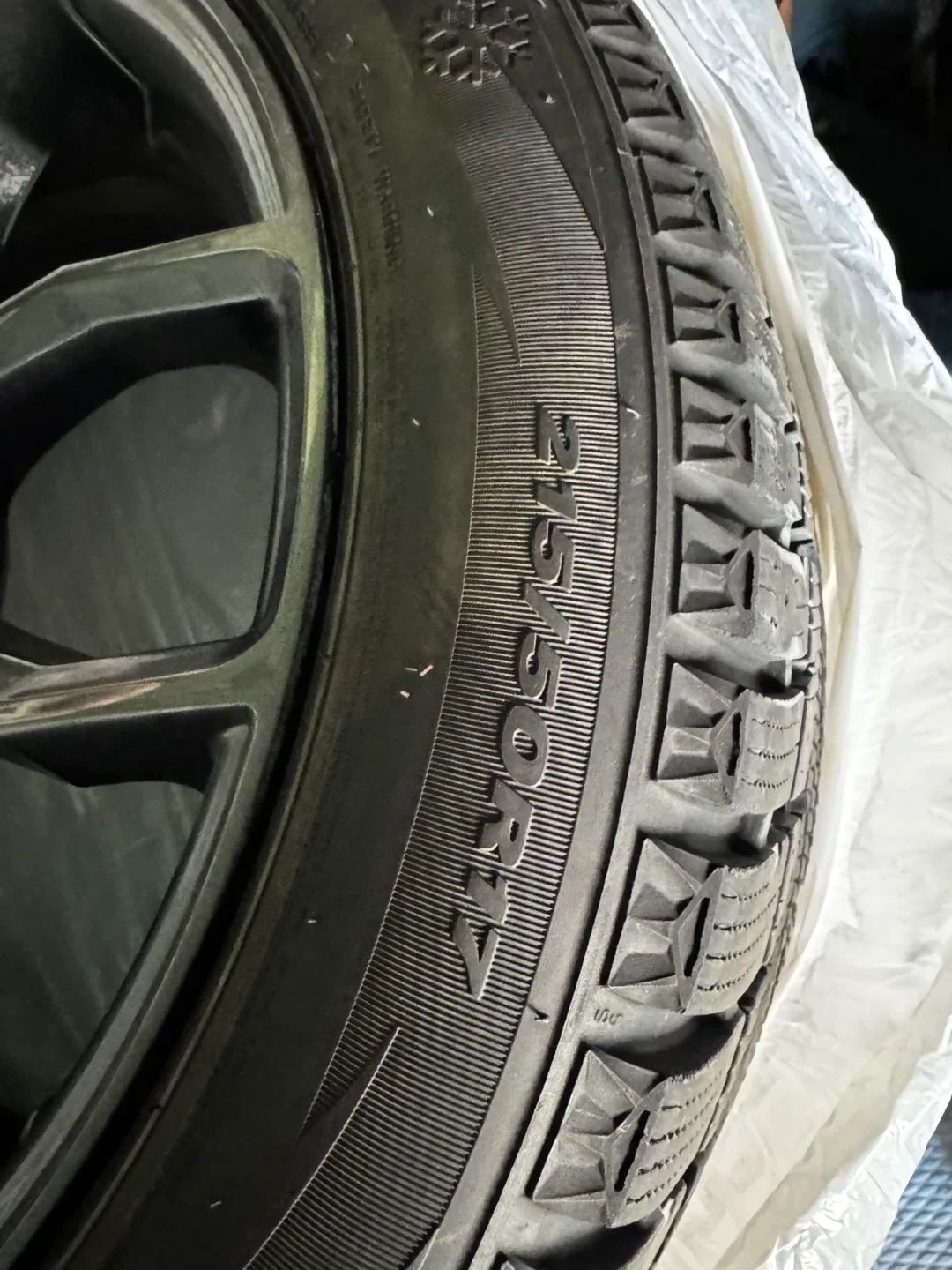 17” alloy rims and winter tires image indicator(3)
