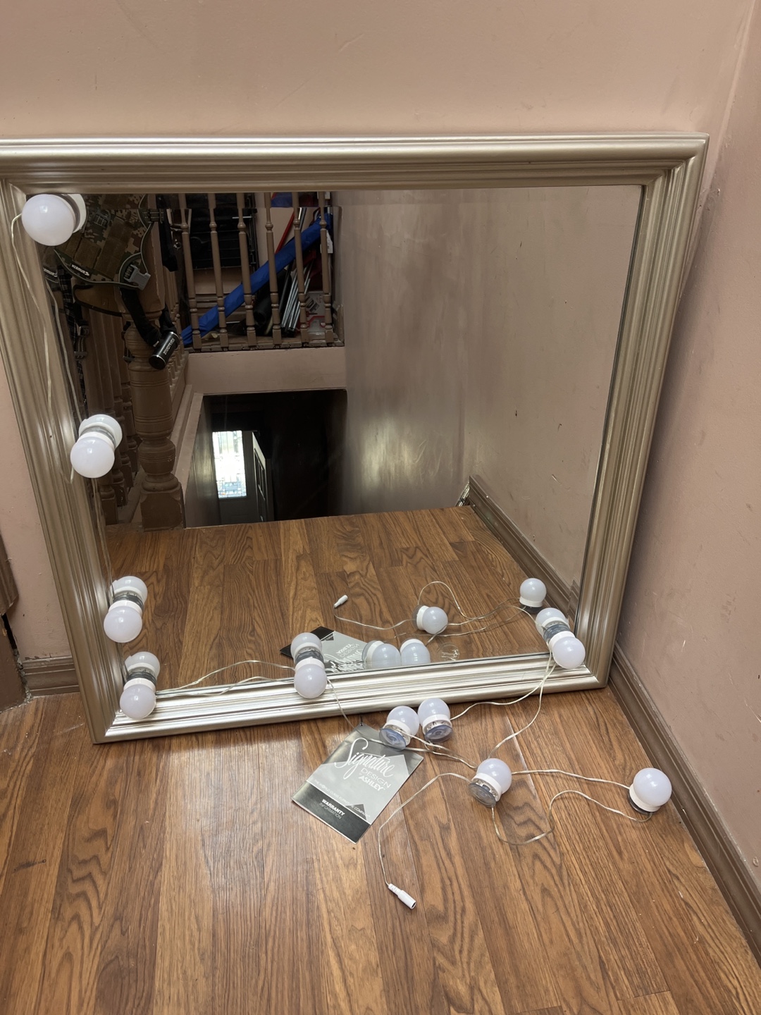 Spectacular Vanity Mirror with Lights - photo 3