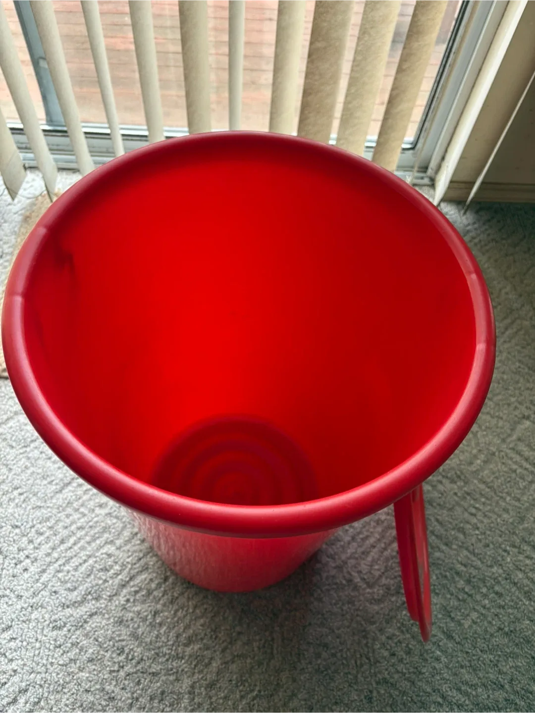 Red Plastic Bucket with Lid image indicator(2)
