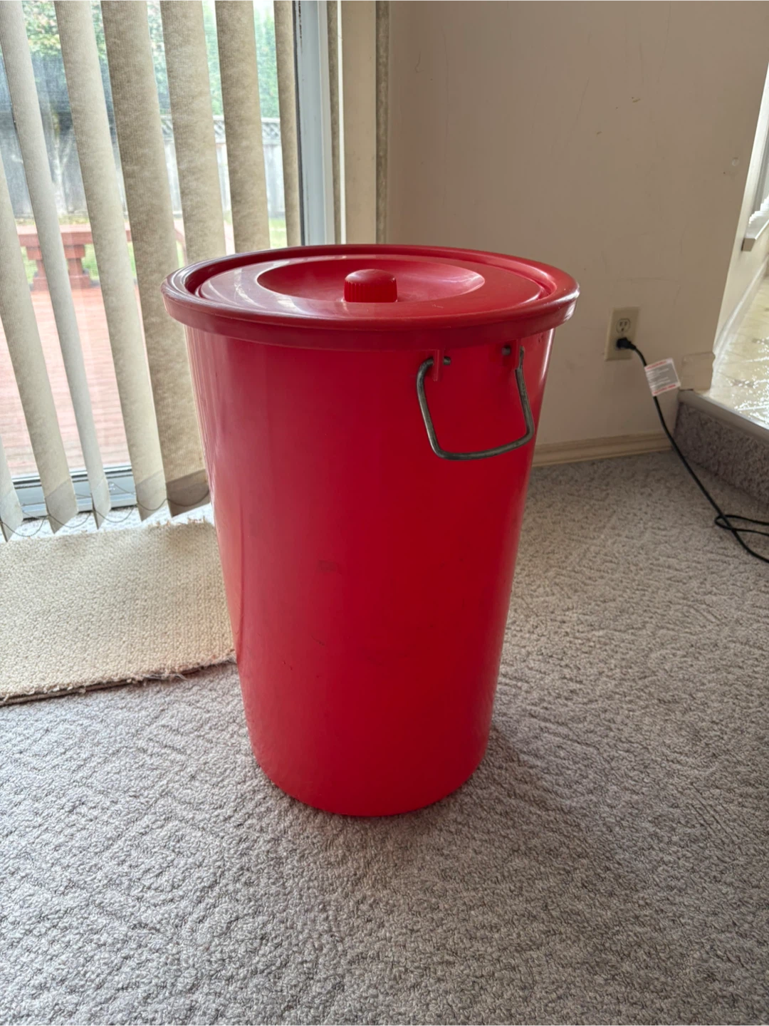 56-litre Sturdy Plastic Bucket with Lid - photo 3