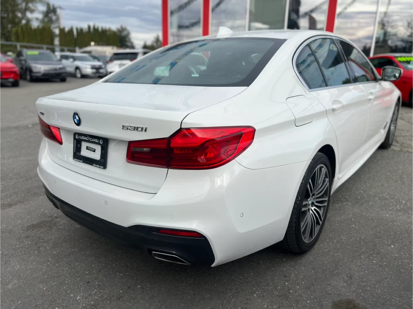 BMW 530i White Sedan image indicator(4)