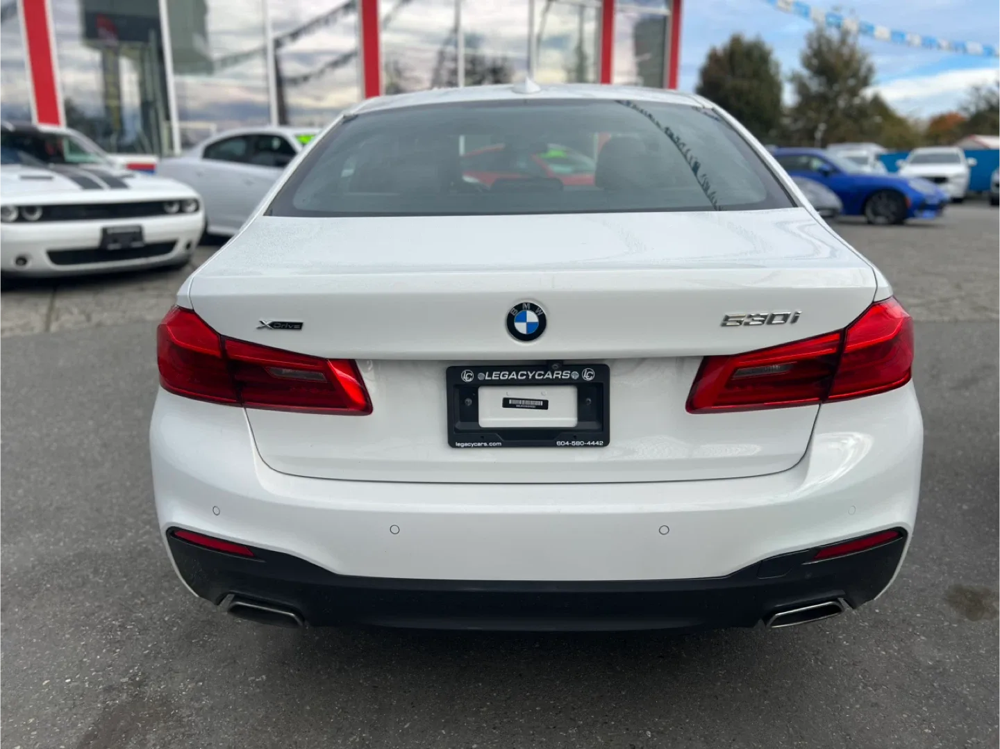 BMW 530i White Sedan image indicator(5)