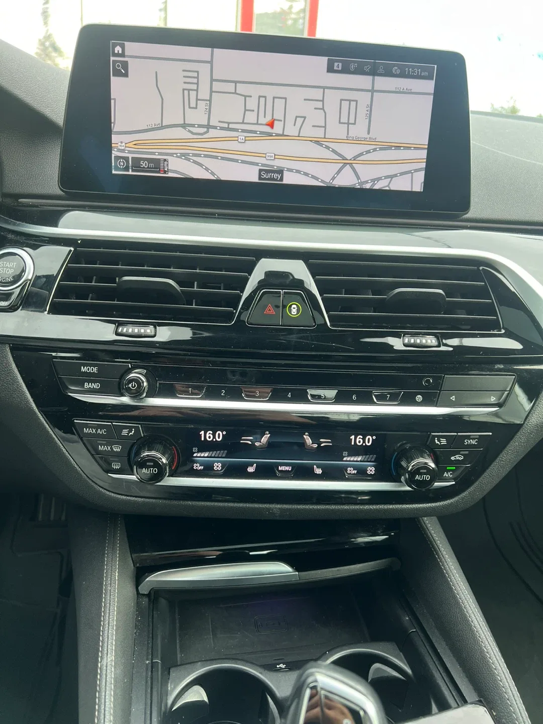 BMW 530i White Sedan image indicator(9)