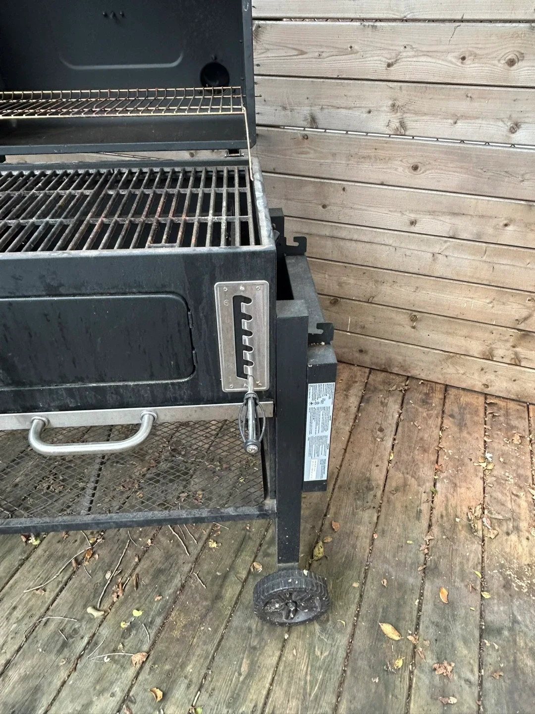 Black Gas/ Charcoal Combo Grill image indicator(3)