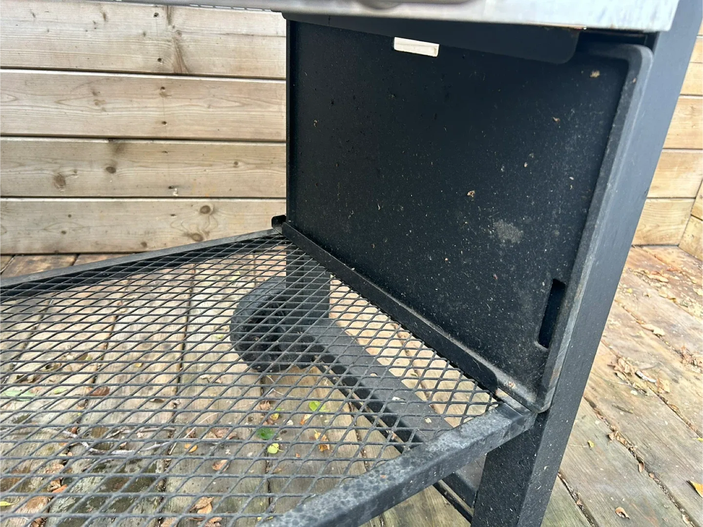 Black Gas/ Charcoal Combo Grill image indicator(4)