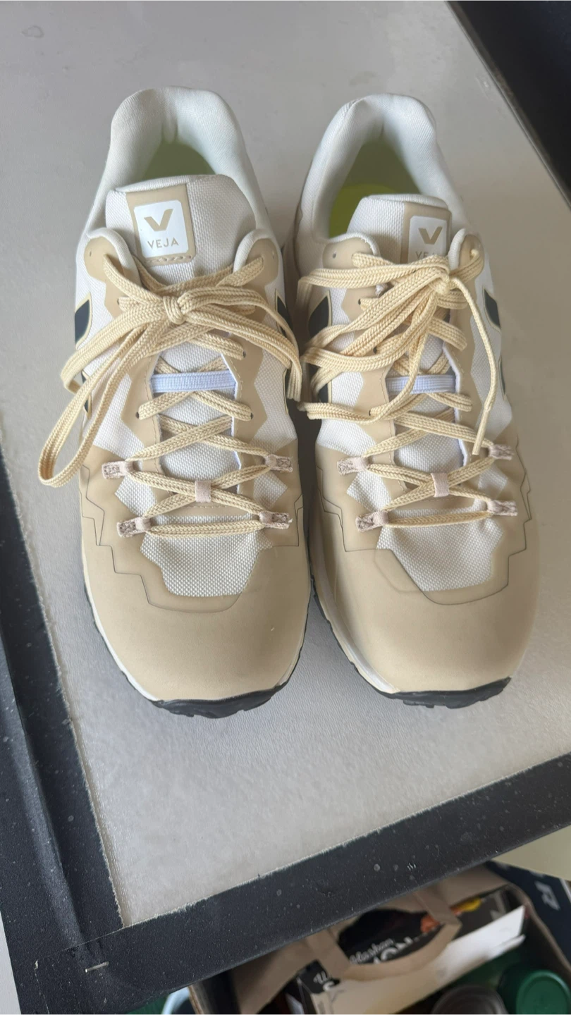 Veja Venturi Beige/White Sneakers - Size 10