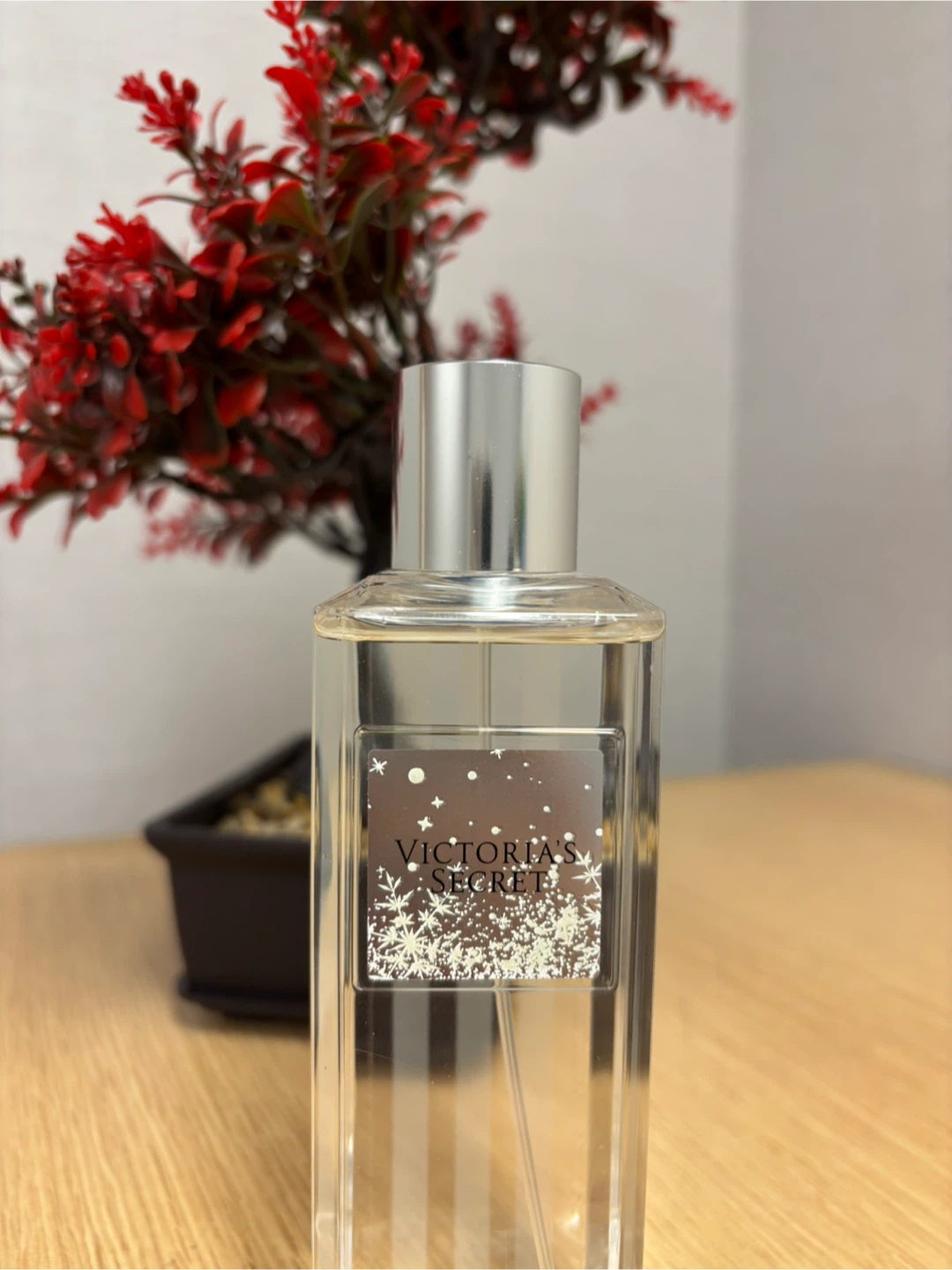 (NEW) Victoria's Secret Bombshell Holiday Fragrance Mist 250ml - photo 2