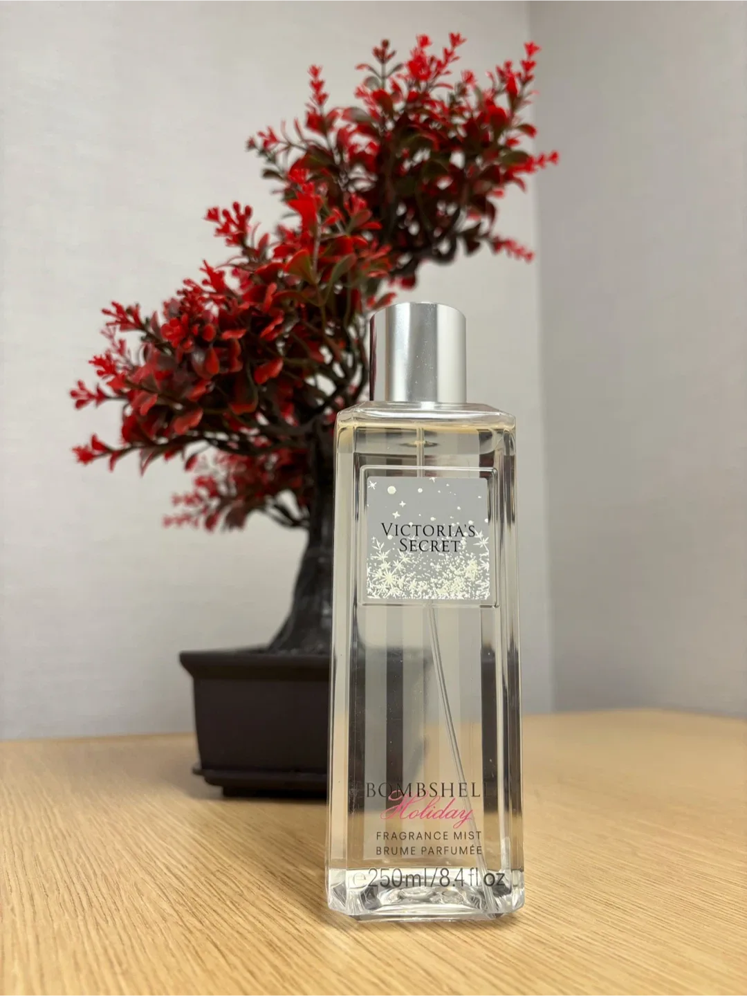 (NEW) Victoria's Secret Bombshell Holiday Fragrance Mist 250ml thumbnail