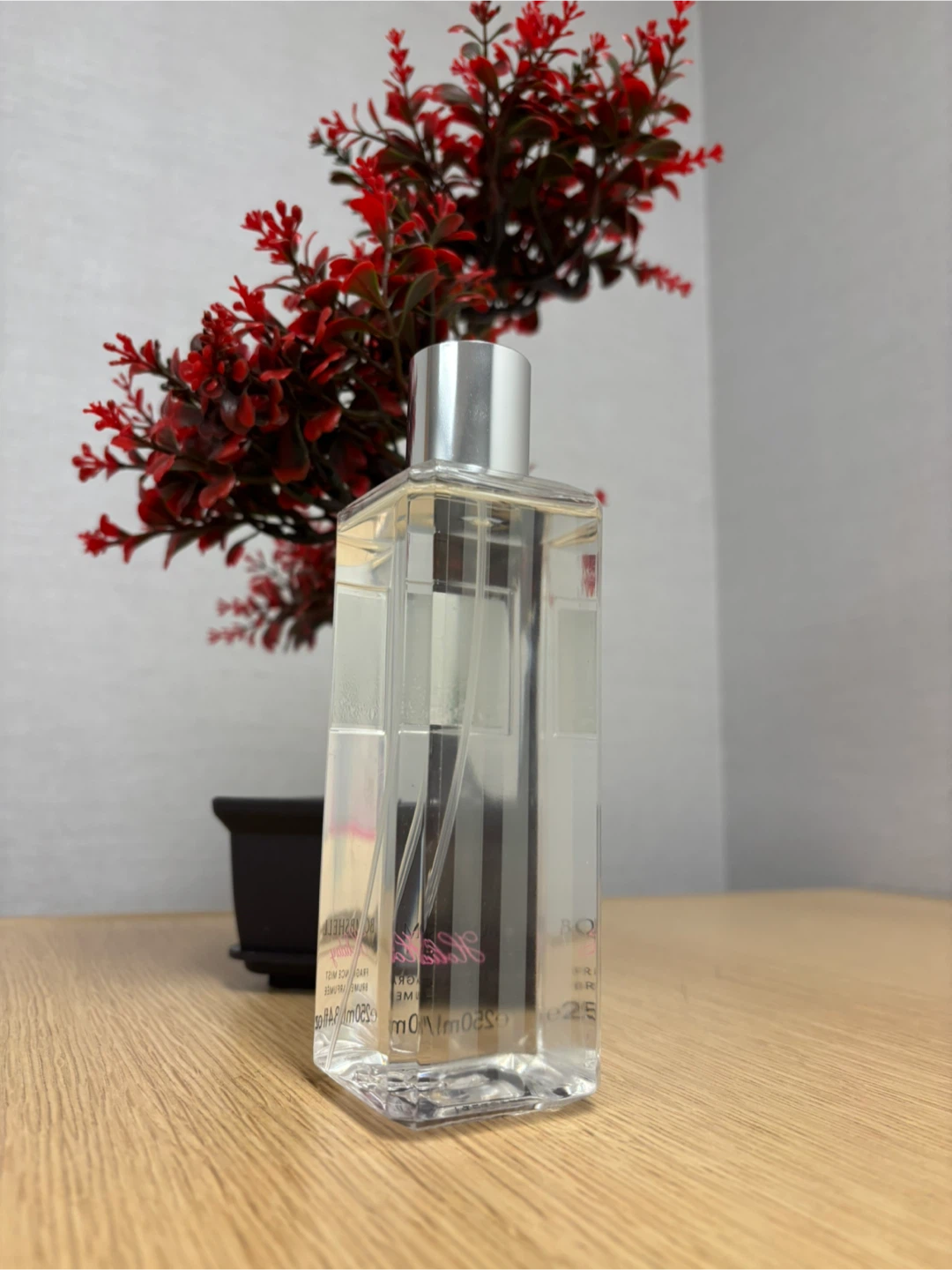 (NEW) Victoria's Secret Bombshell Holiday Fragrance Mist 250ml - photo 3