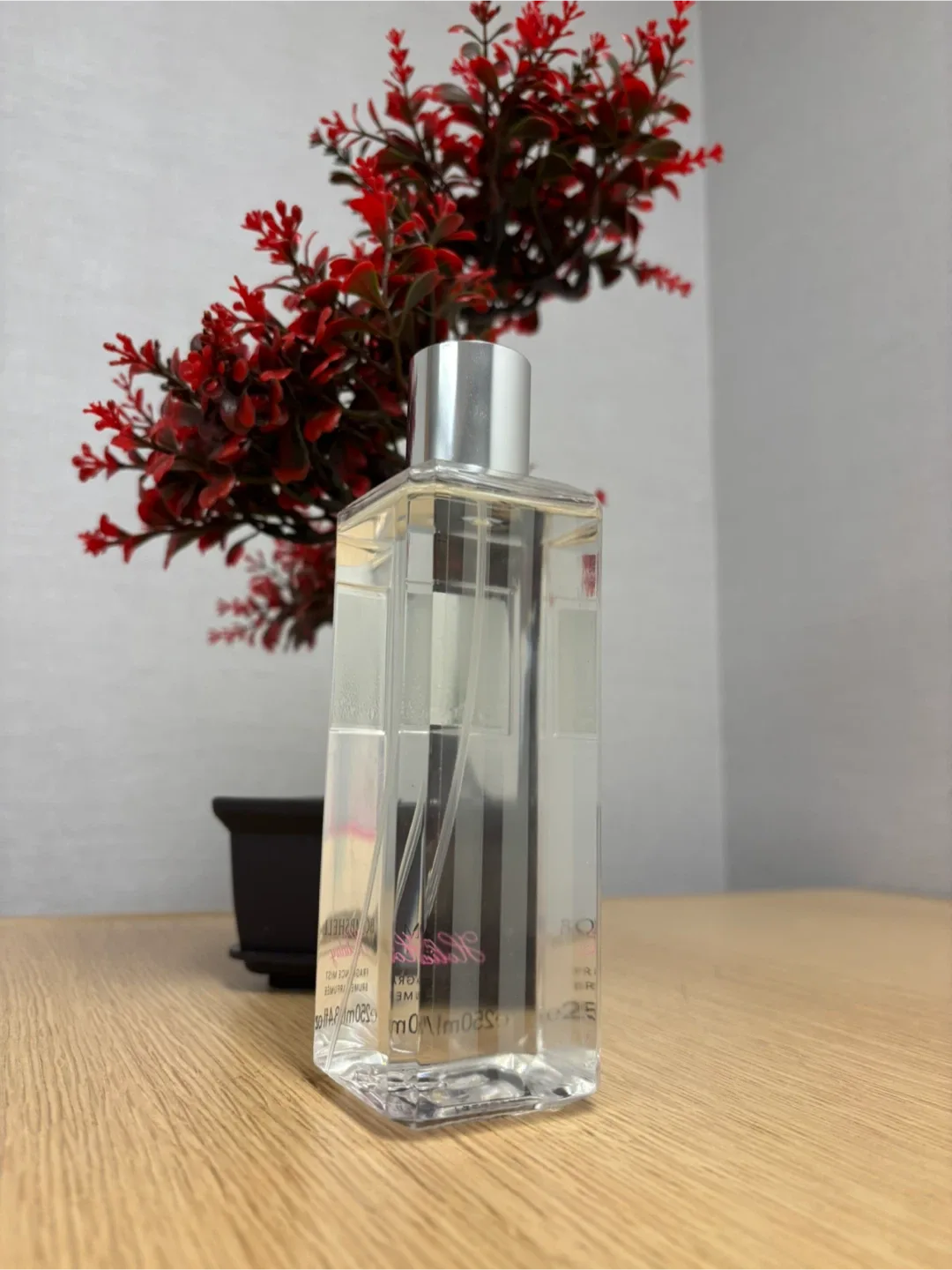 (NEW) Victoria's Secret Bombshell Holiday Fragrance Mist 250ml image indicator(3)