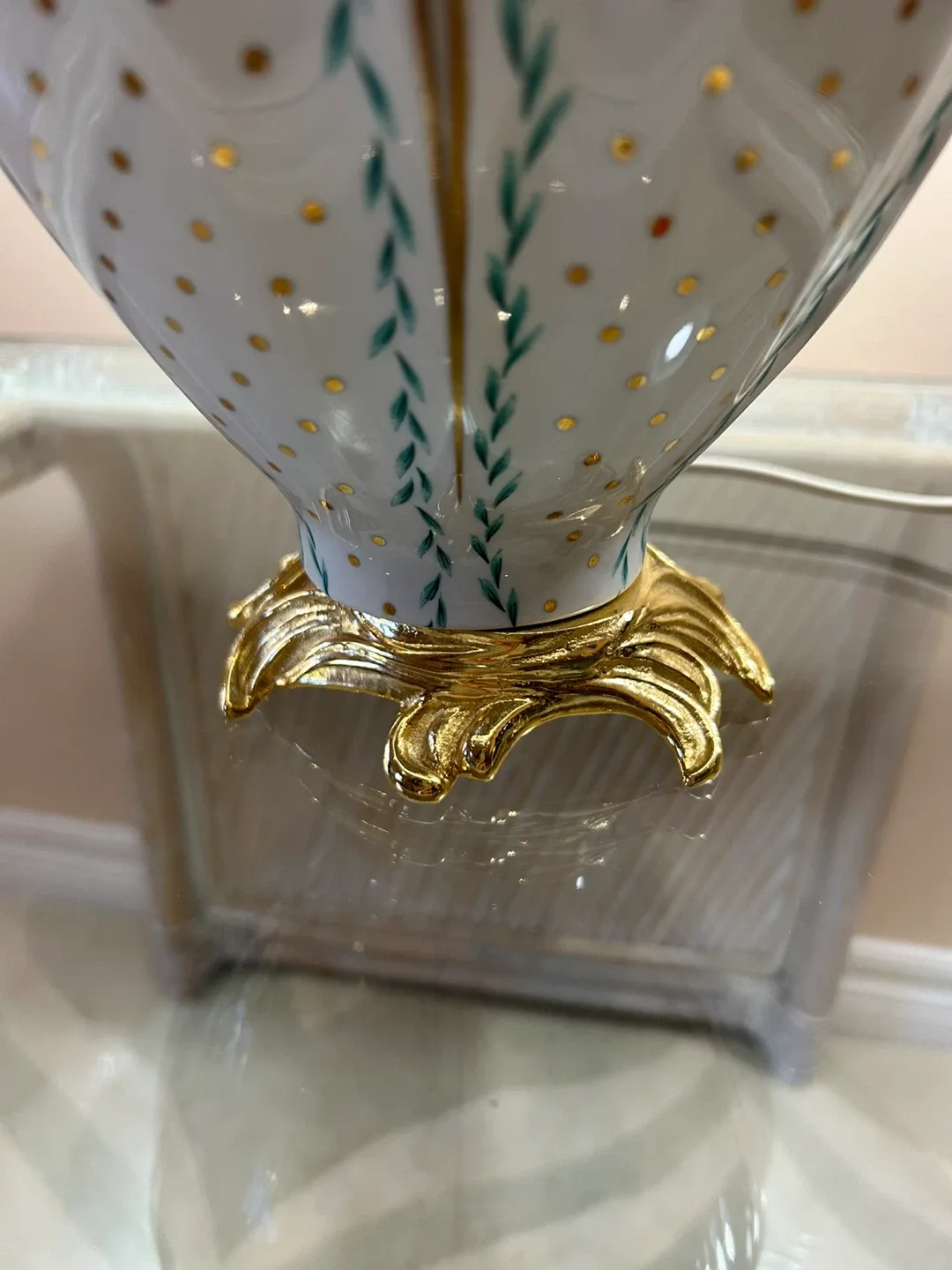 Mangani Porcelain Tulip Lamp image indicator(3)