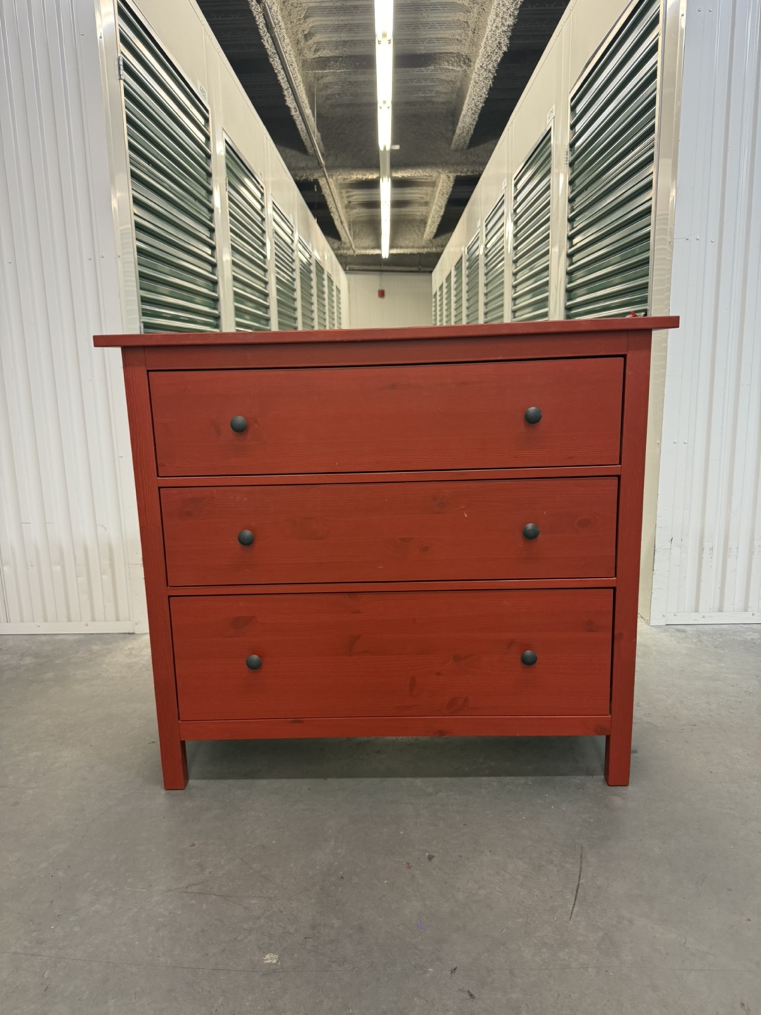 RED 3-DRAWER DRESSER