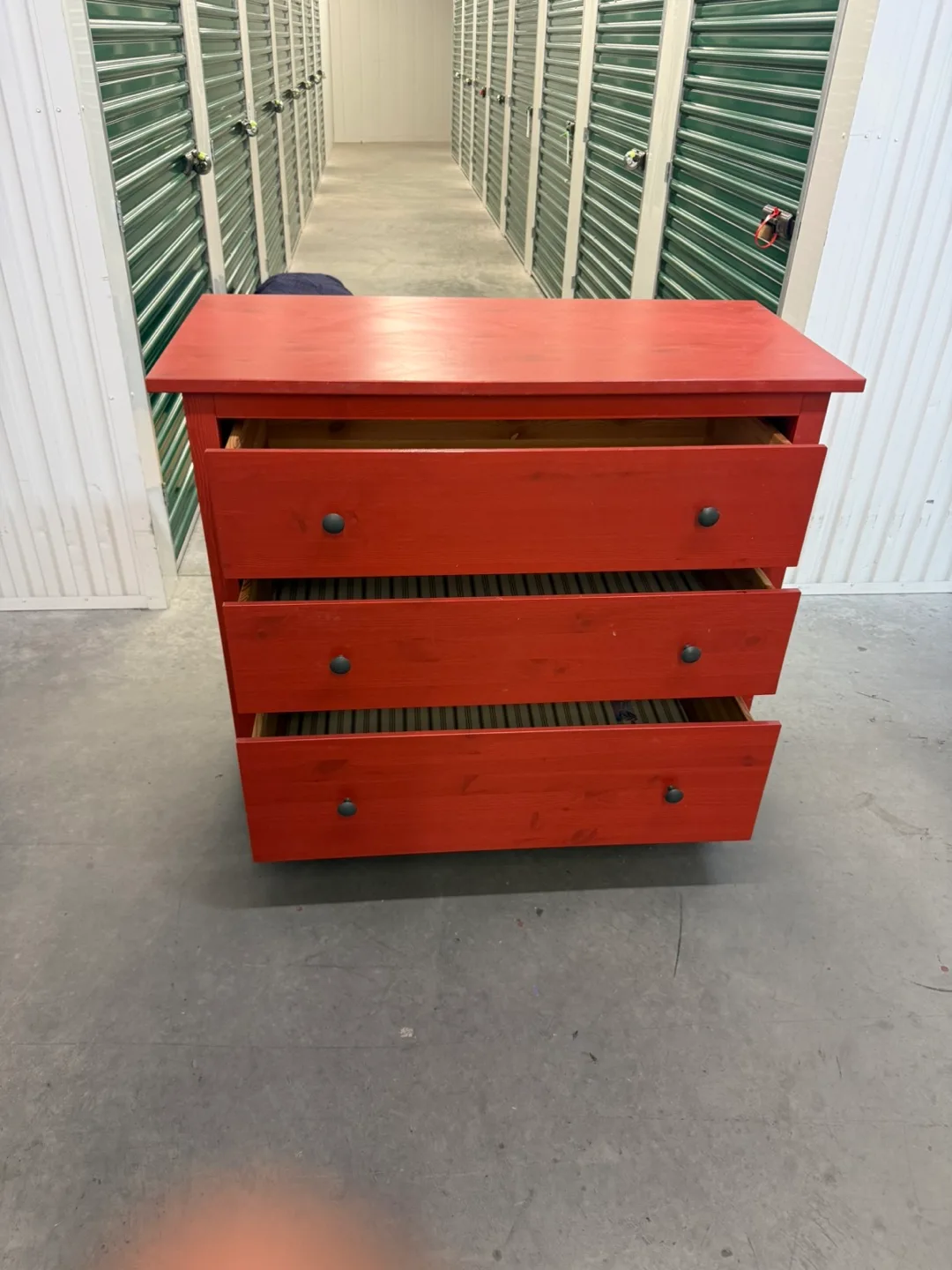 RED 3-DRAWER DRESSER image indicator(9)