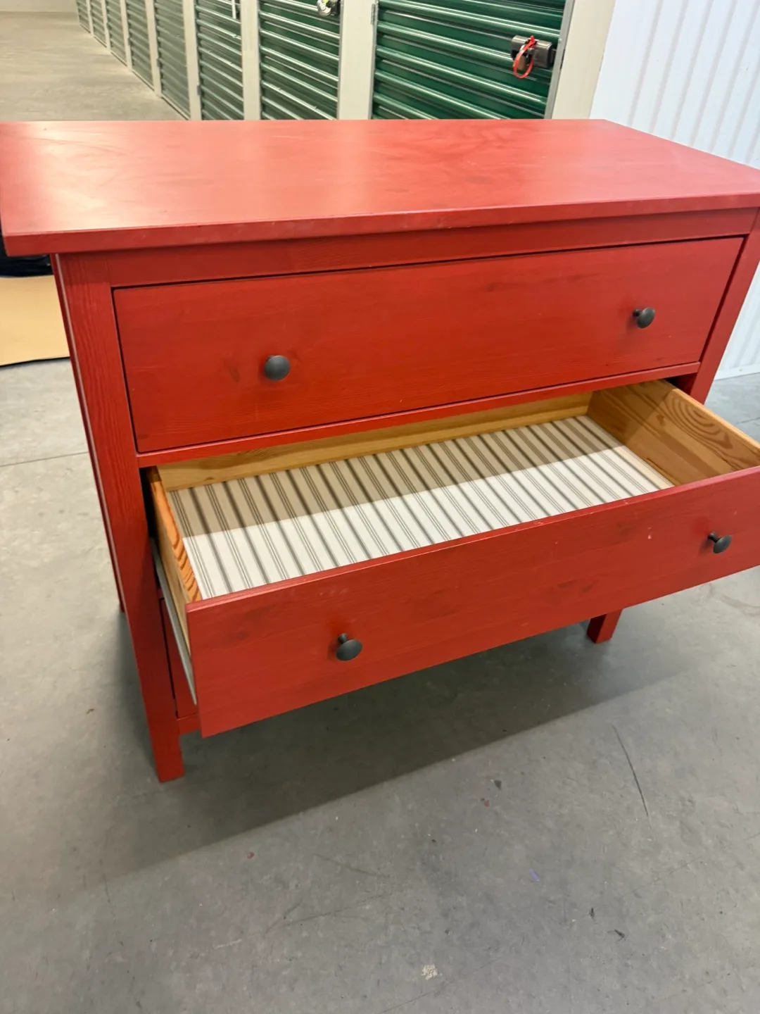 RED 3-DRAWER DRESSER image indicator(8)