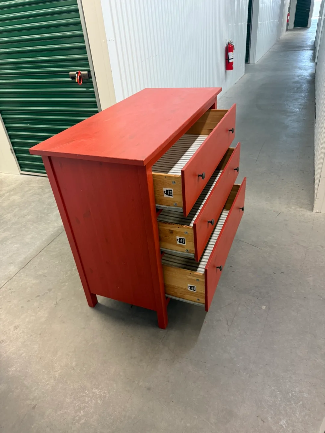 RED 3-DRAWER DRESSER image indicator(10)