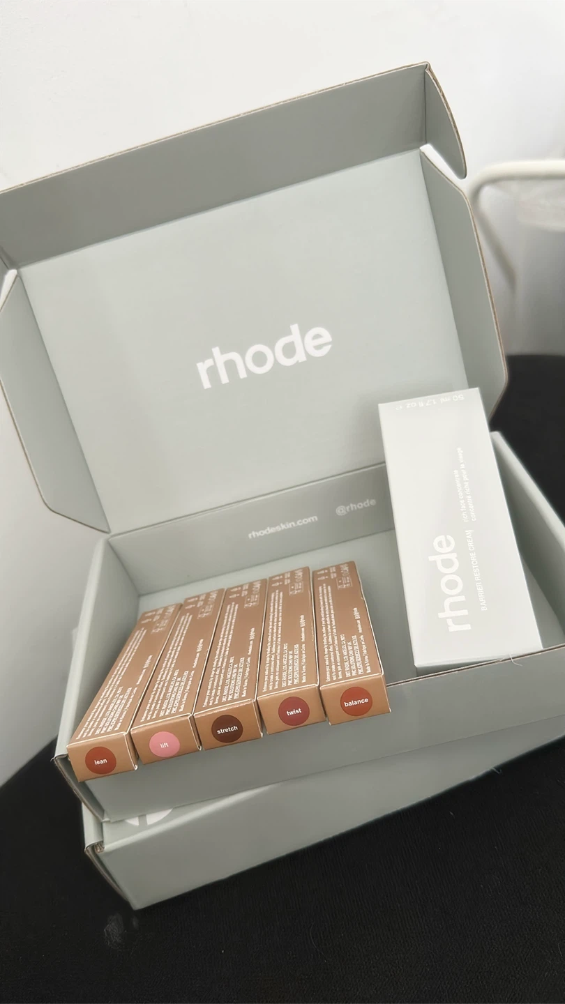 Rhode Peptide Lip shape Contouring Lip Shaper - photo 2