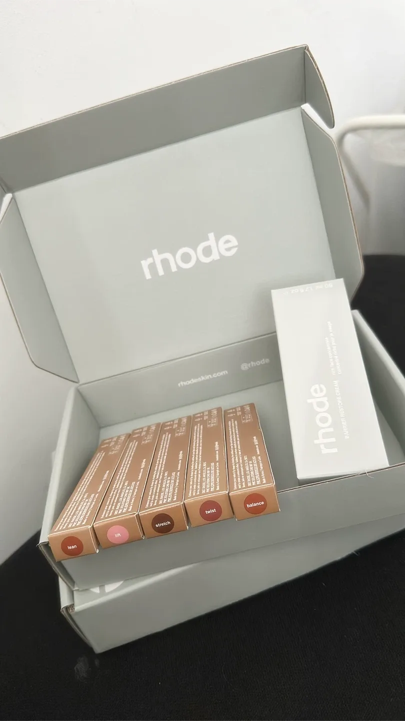 Rhode Peptide Lip shape Contouring Lip Shaper image indicator(2)