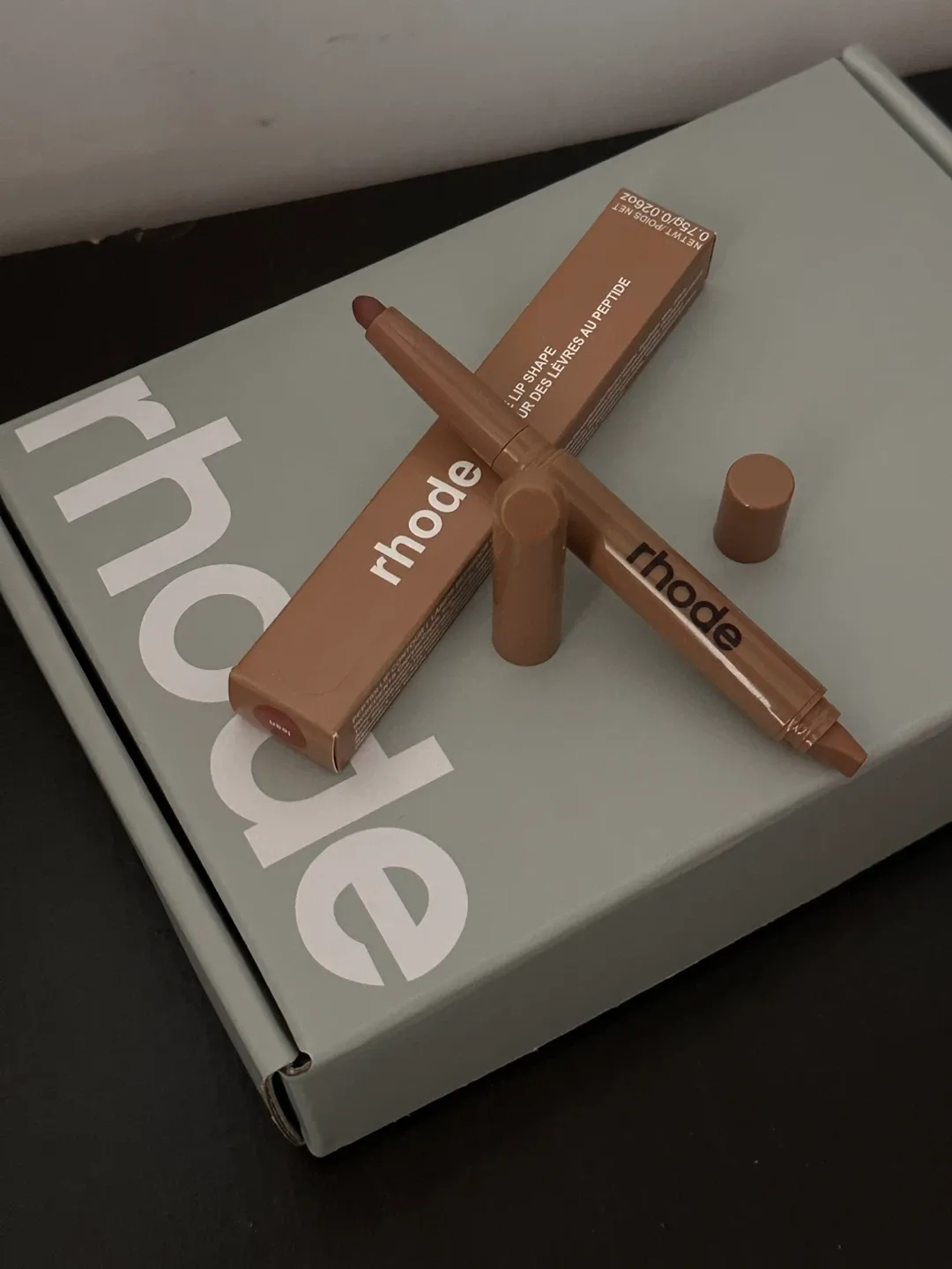 Rhode Peptide Lip shape Contouring Lip Shaper image indicator(4)