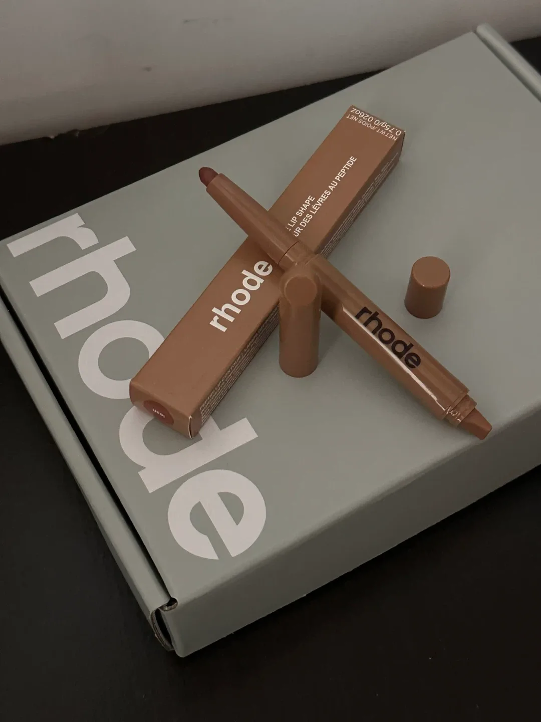 Rhode Peptide Lip shape Contouring Lip Shaper image indicator(3)