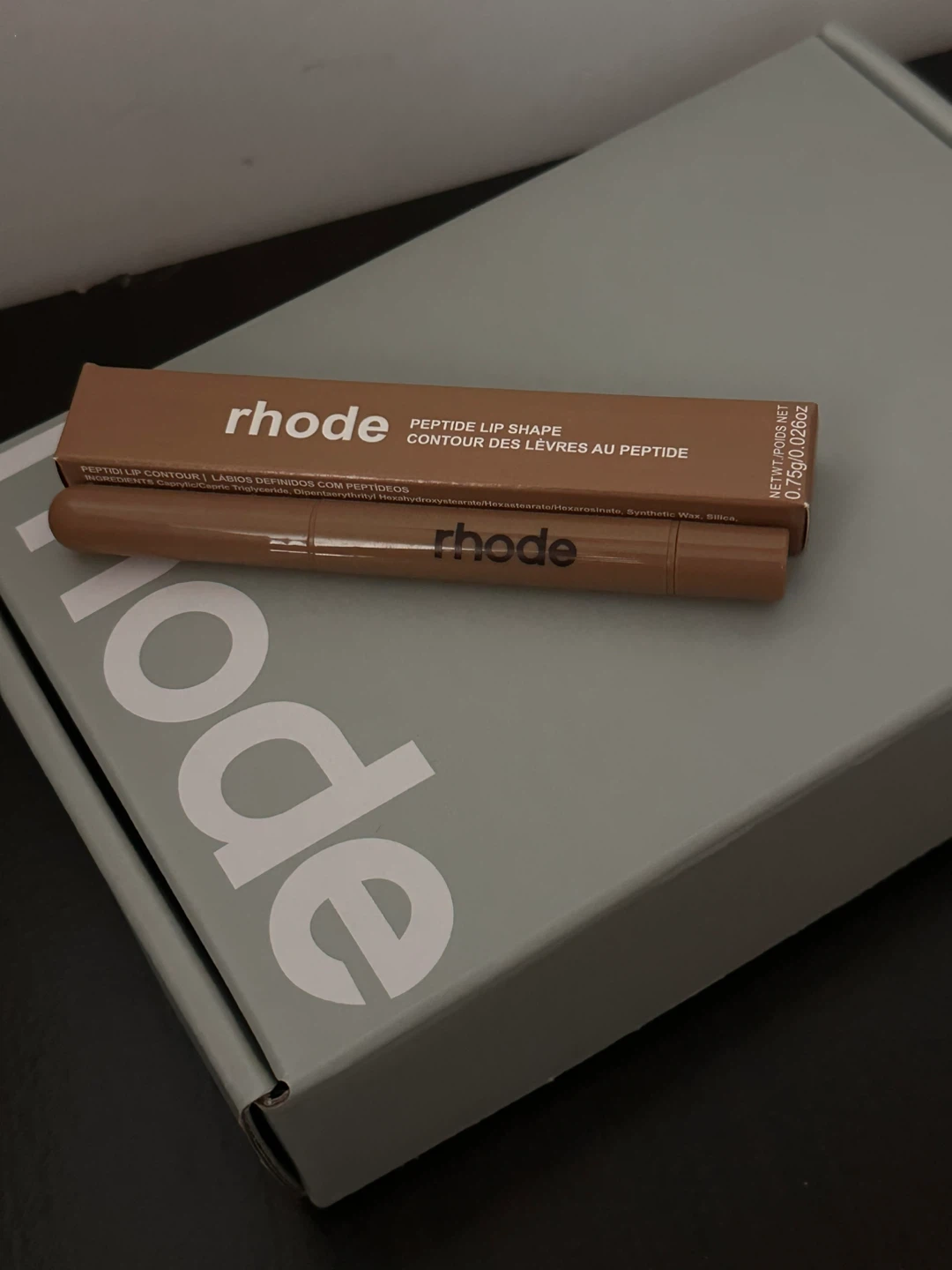 Rhode Peptide Lip shape Contouring Lip Shaper - photo 5