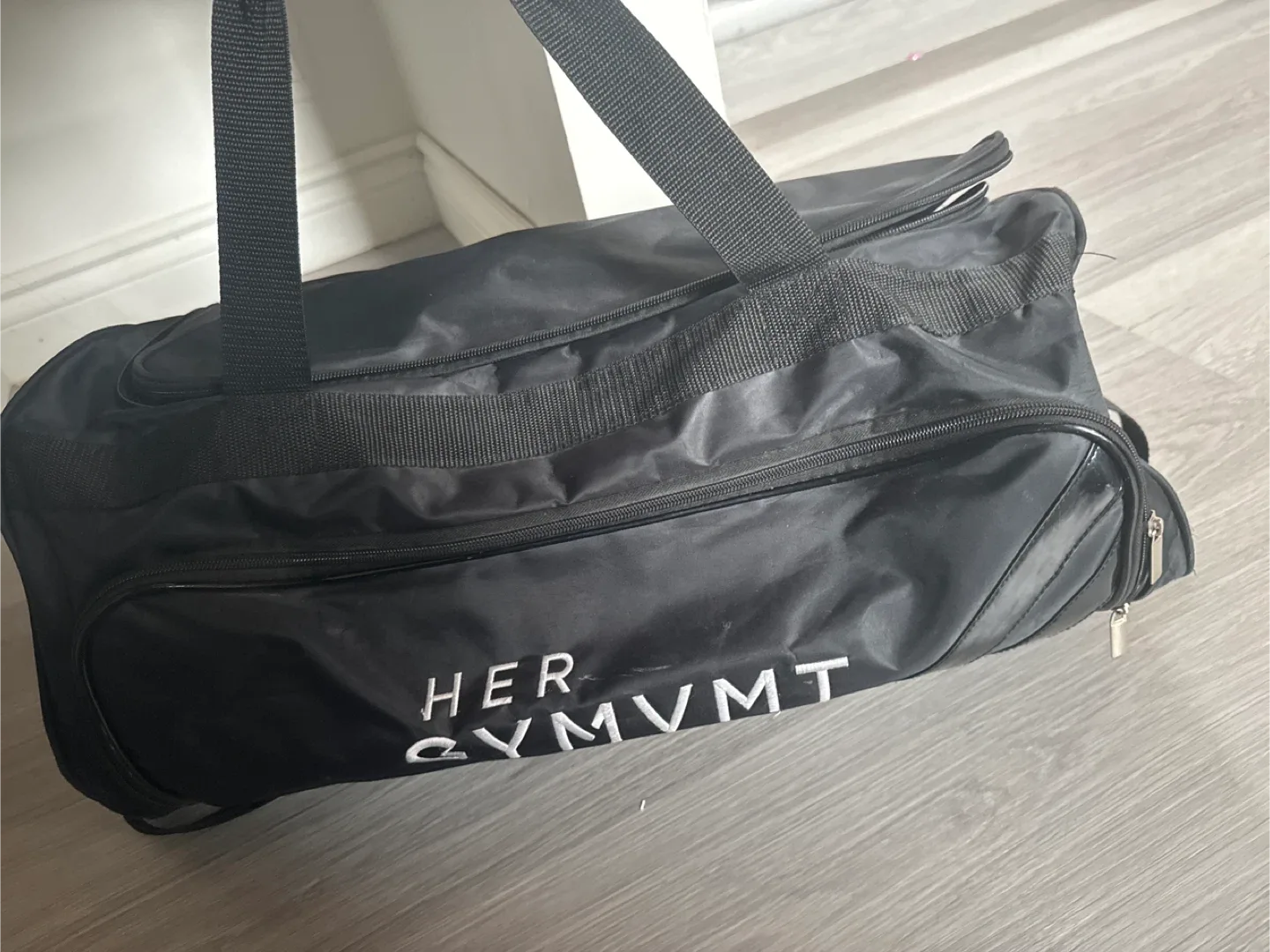 HER GYMVMT Black Gym Bag image indicator(4)