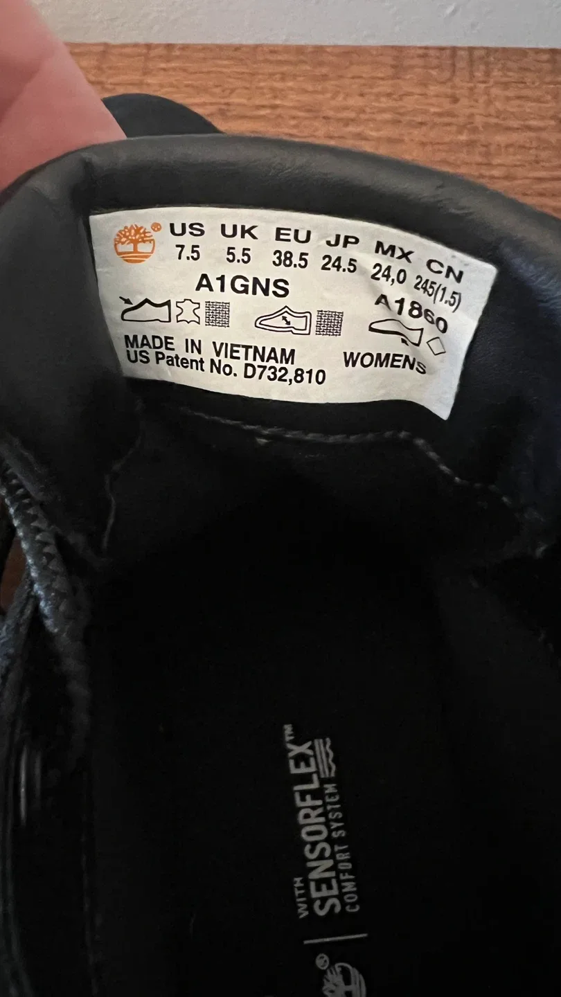 Timberland Women's Size 7.5M Kenniston Nellie Boots image indicator(9)