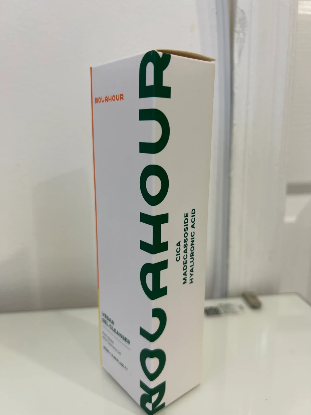 Nolahour Vegan Gel Cleanser & Scinic Sun Essence