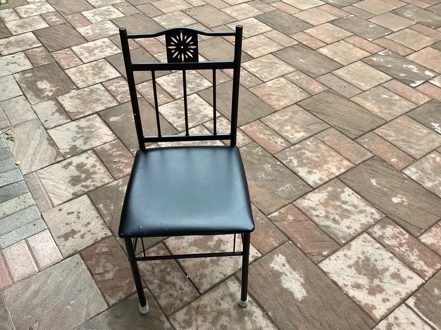 Dining Table with 2 Chairs image indicator(3)