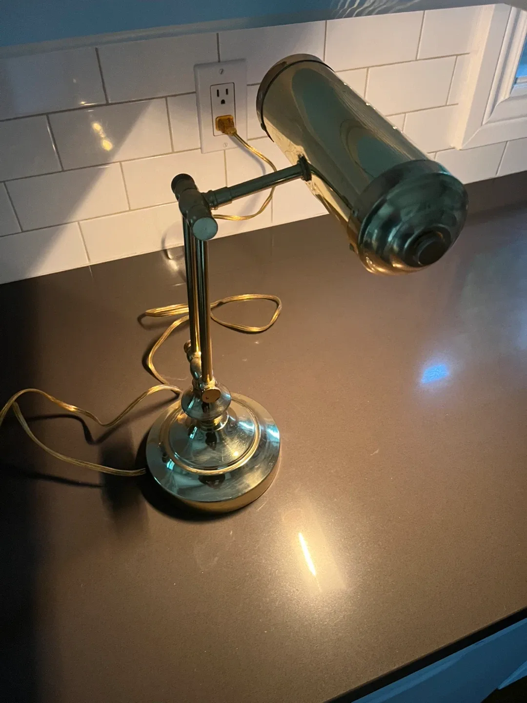 Brass Banker's Desk Lamp image indicator(3)