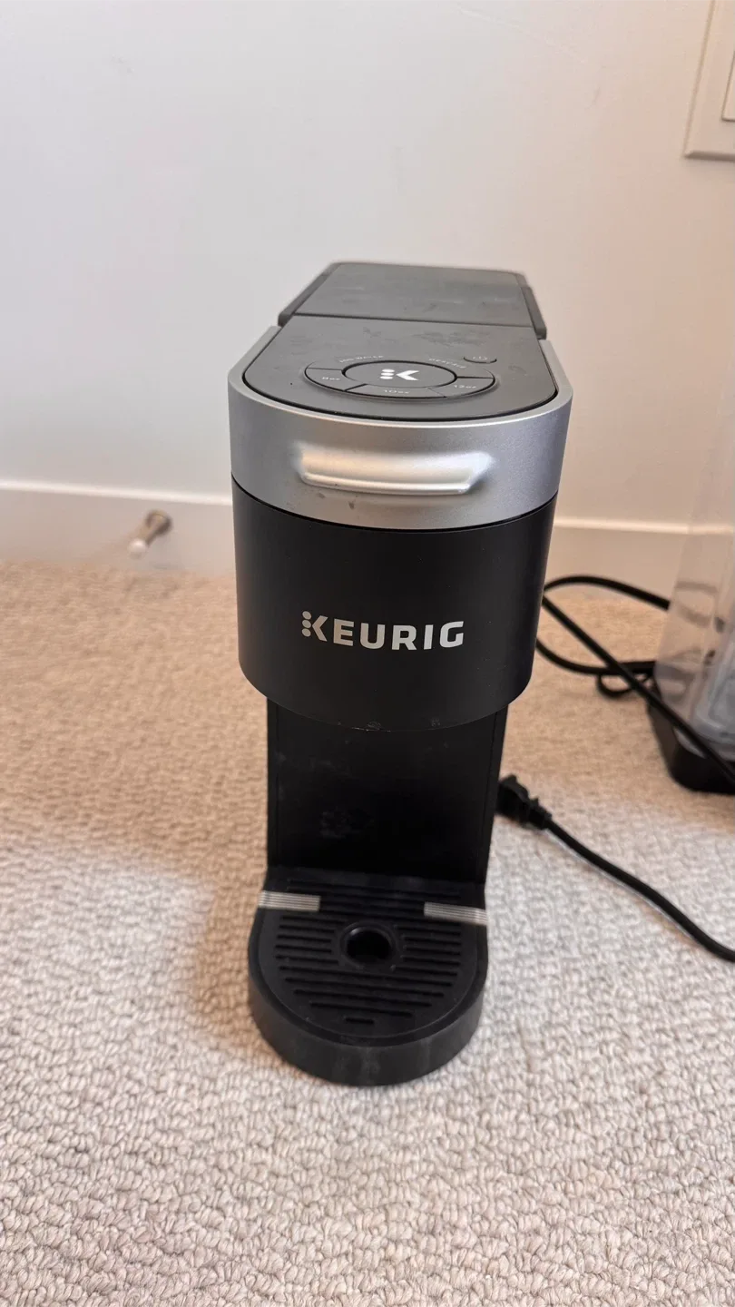 2 DO NOT WORK 5 $ each Keurig K-Mini Single Serve Coffee Maker image indicator(2)