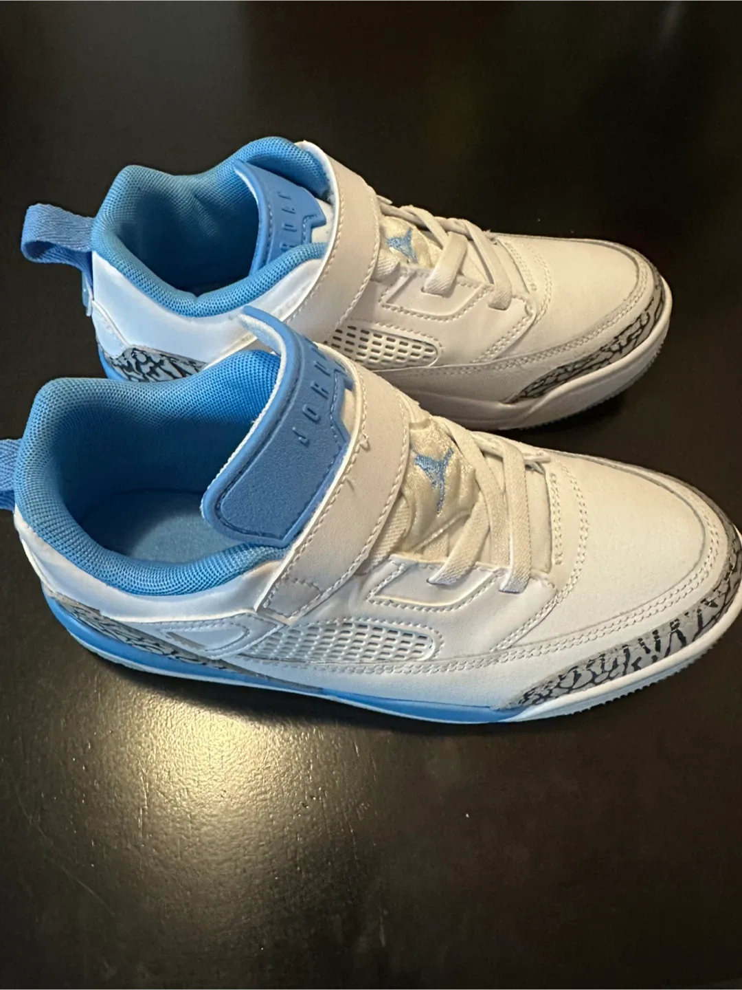 Jordan spizike low White/Blue boys size 3 image indicator(2)