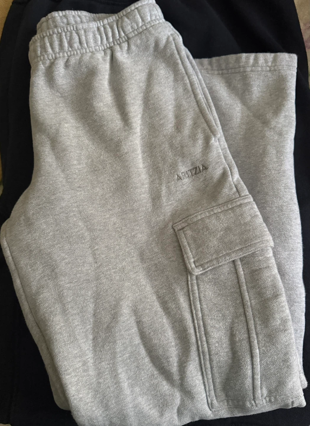 Aritzia Grey Cargo Sweatpants - photo 2