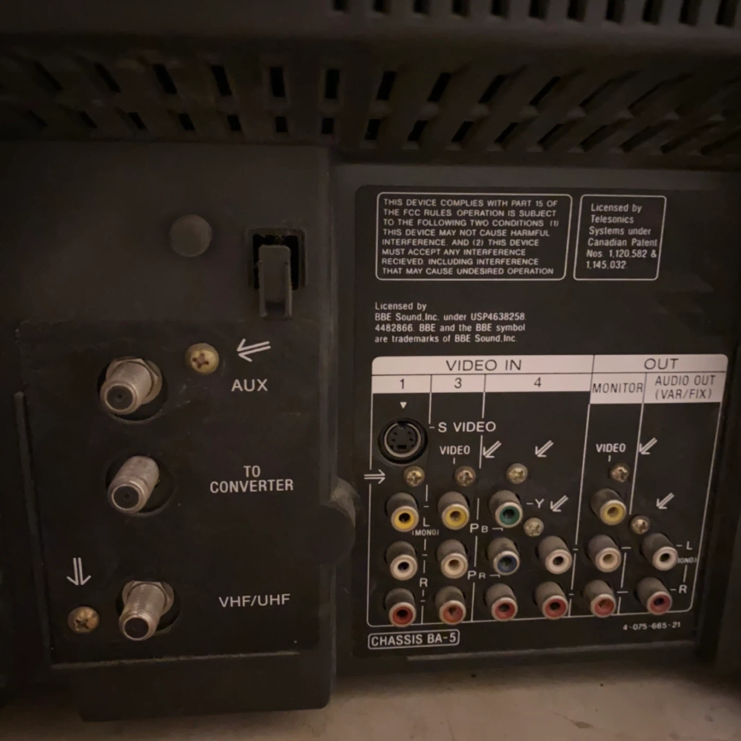 Sony Trinitron CRT Television - photo 3