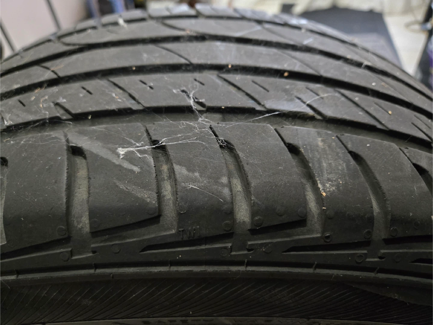 205/50ZR17 93W Tire with Silver Rim - photo 3