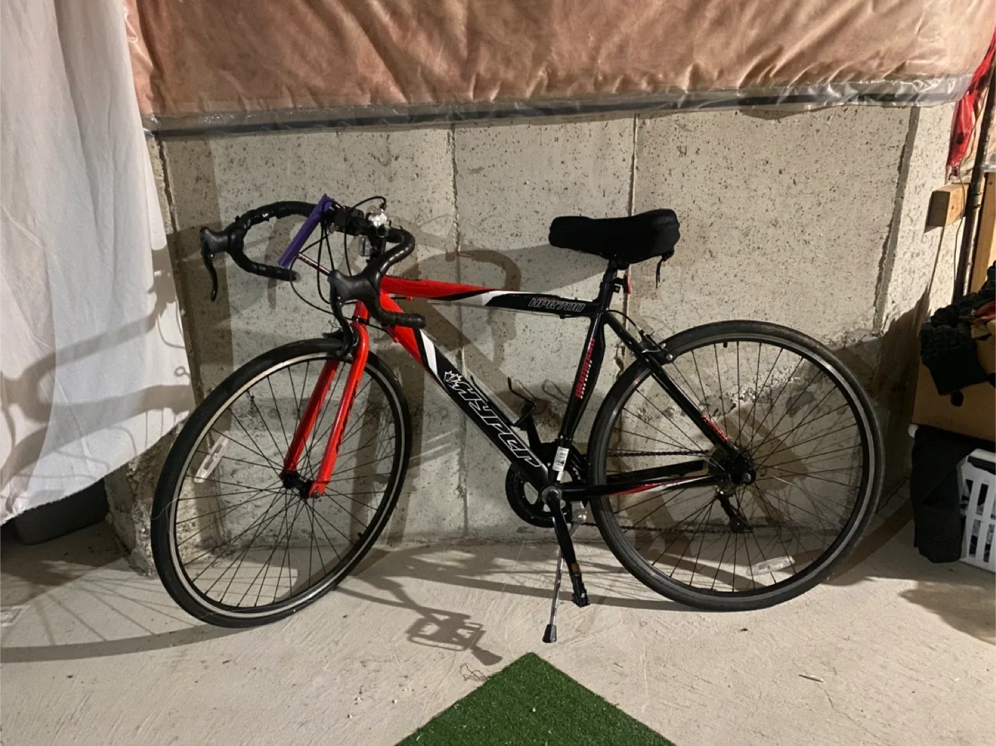 Hyper Road Bike - Red & Black thumbnail