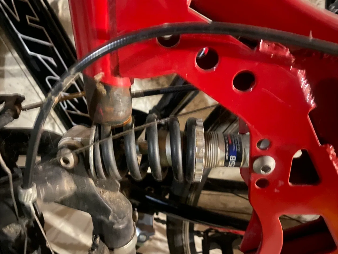 Hyper Road Bike - Red & Black image indicator(10)